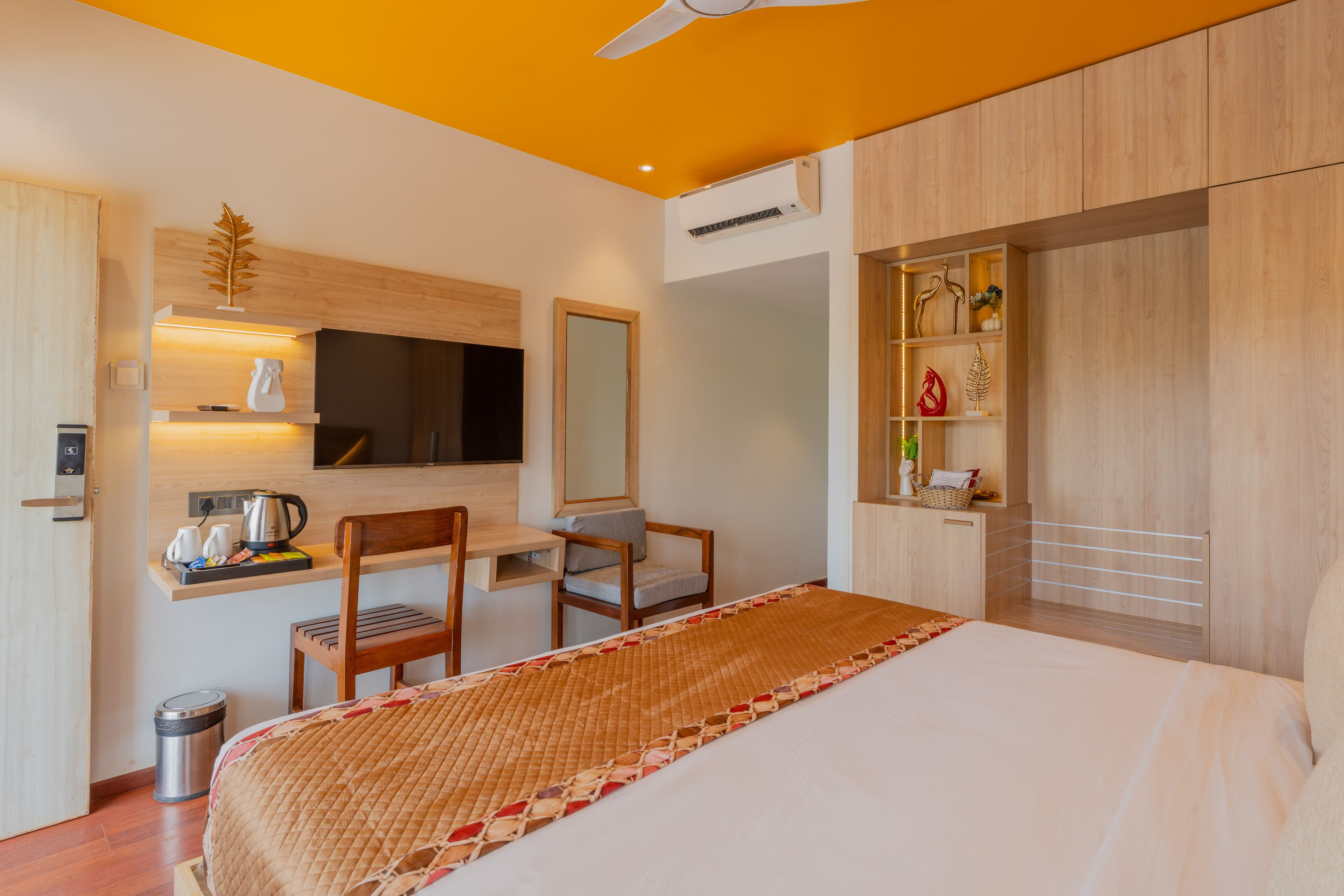 Gracias Aquora | 1-Room Retreat With Private Balcony, Shared Pool, & Restros, Close to Ashvem Beach - Image 12