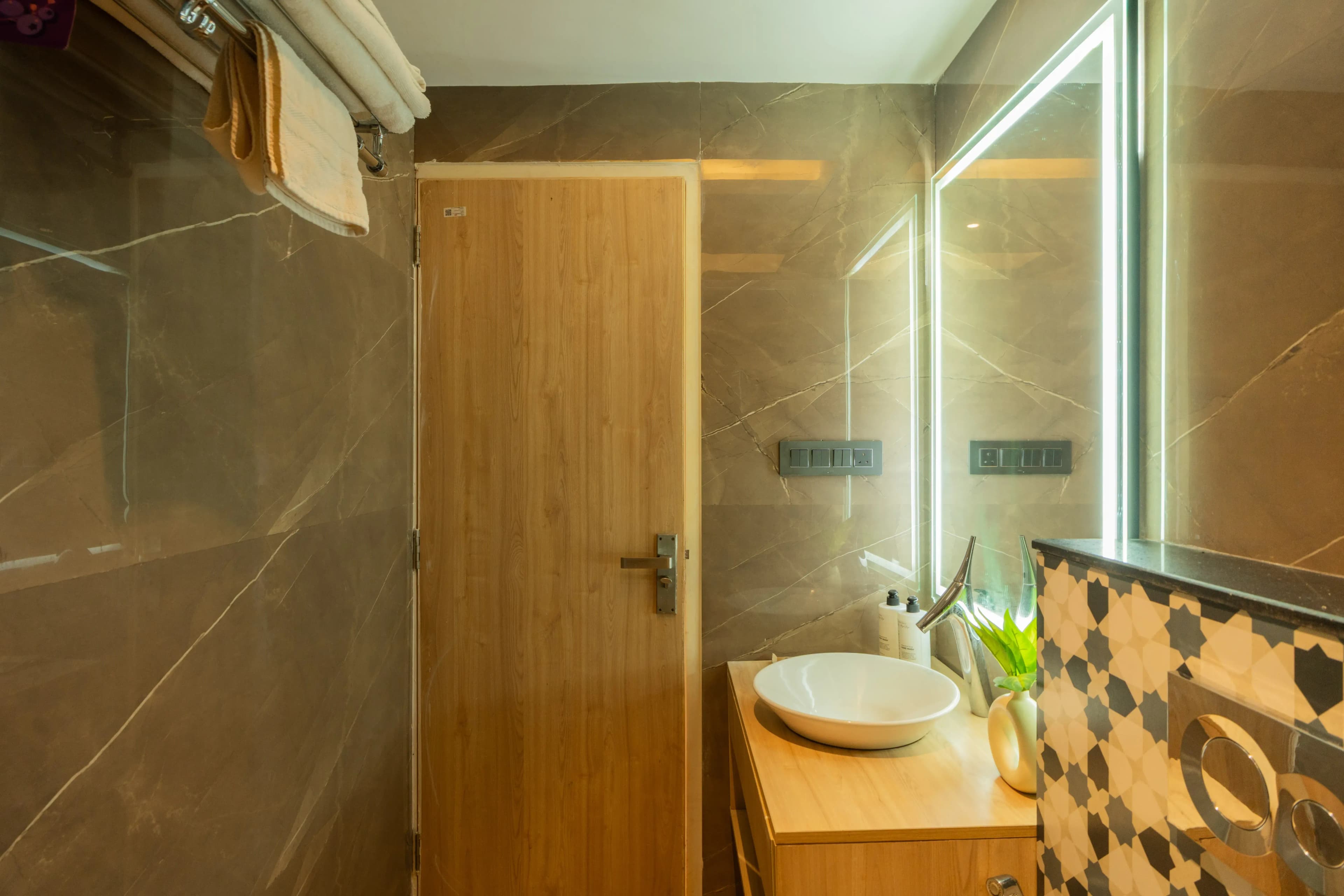 Gracias Bleu | 1-Room Retreat With Sea Views, Common Pool, & Restro Close to Ashwem Beach - Image 15
