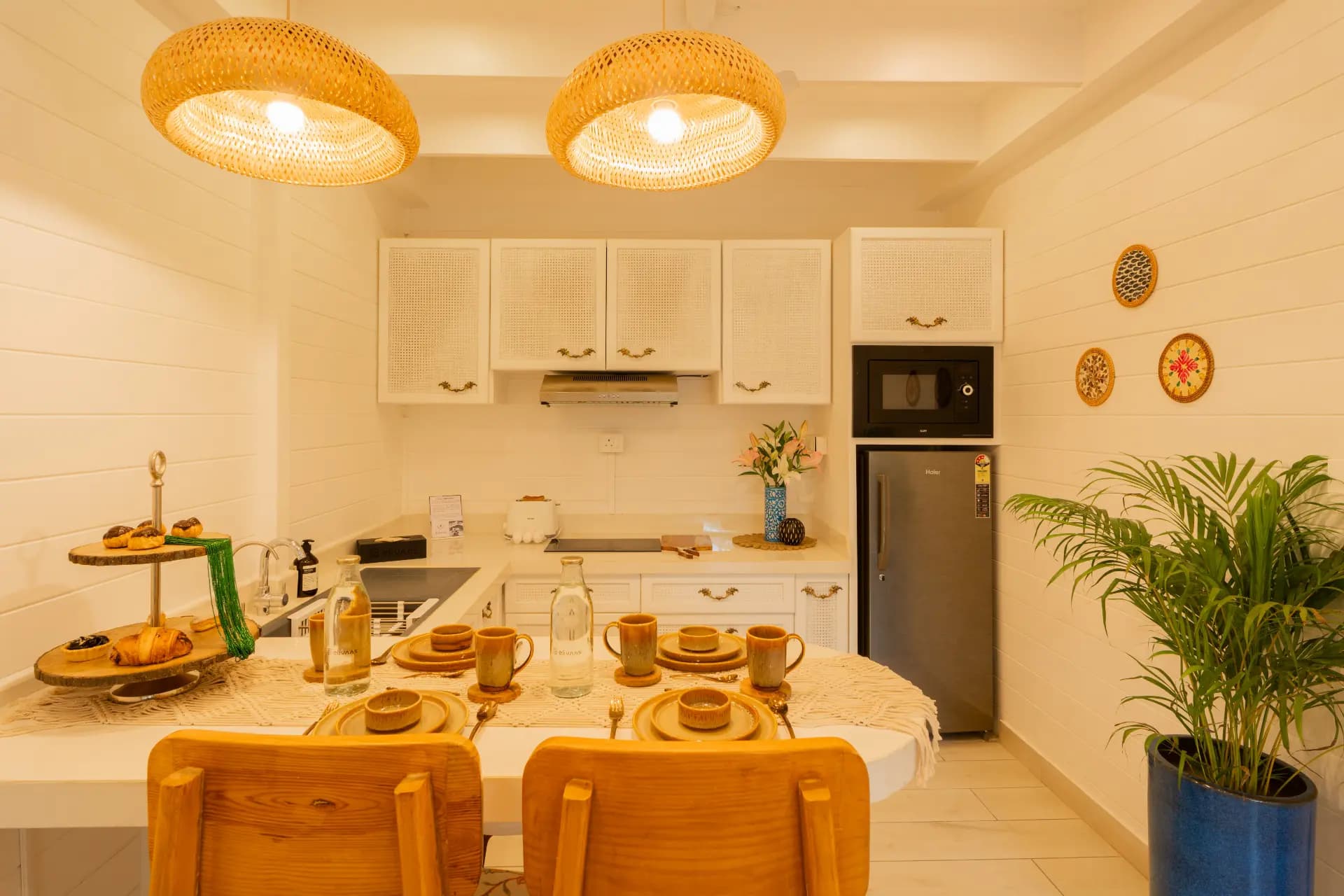 House of Neptune | 1-BHK Cottage | 10 mtrs from Ashwem Beach - Image 3