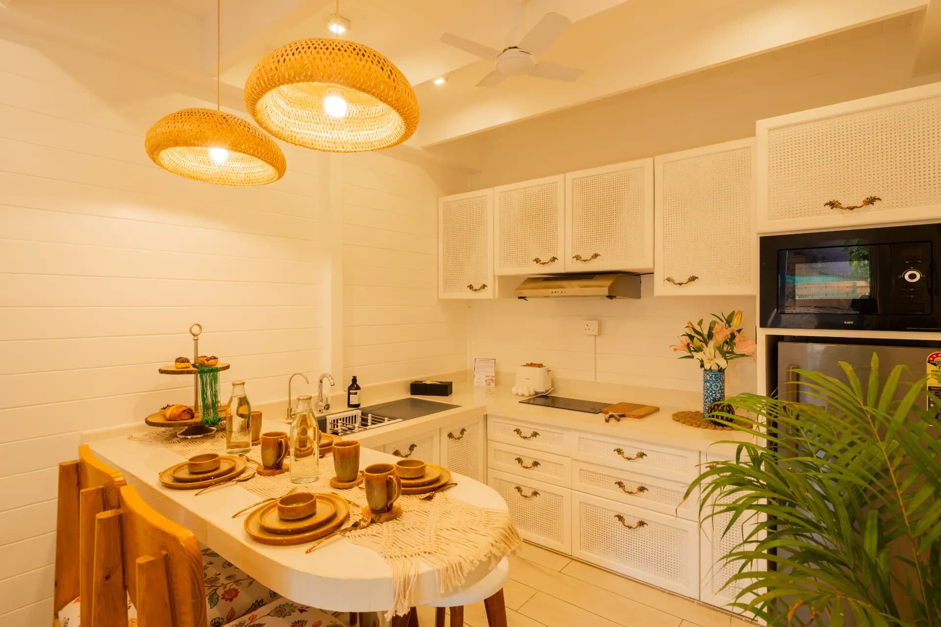 House of Neptune | 1-BHK Cottage | 10 mtrs from Ashwem Beach - Image 11