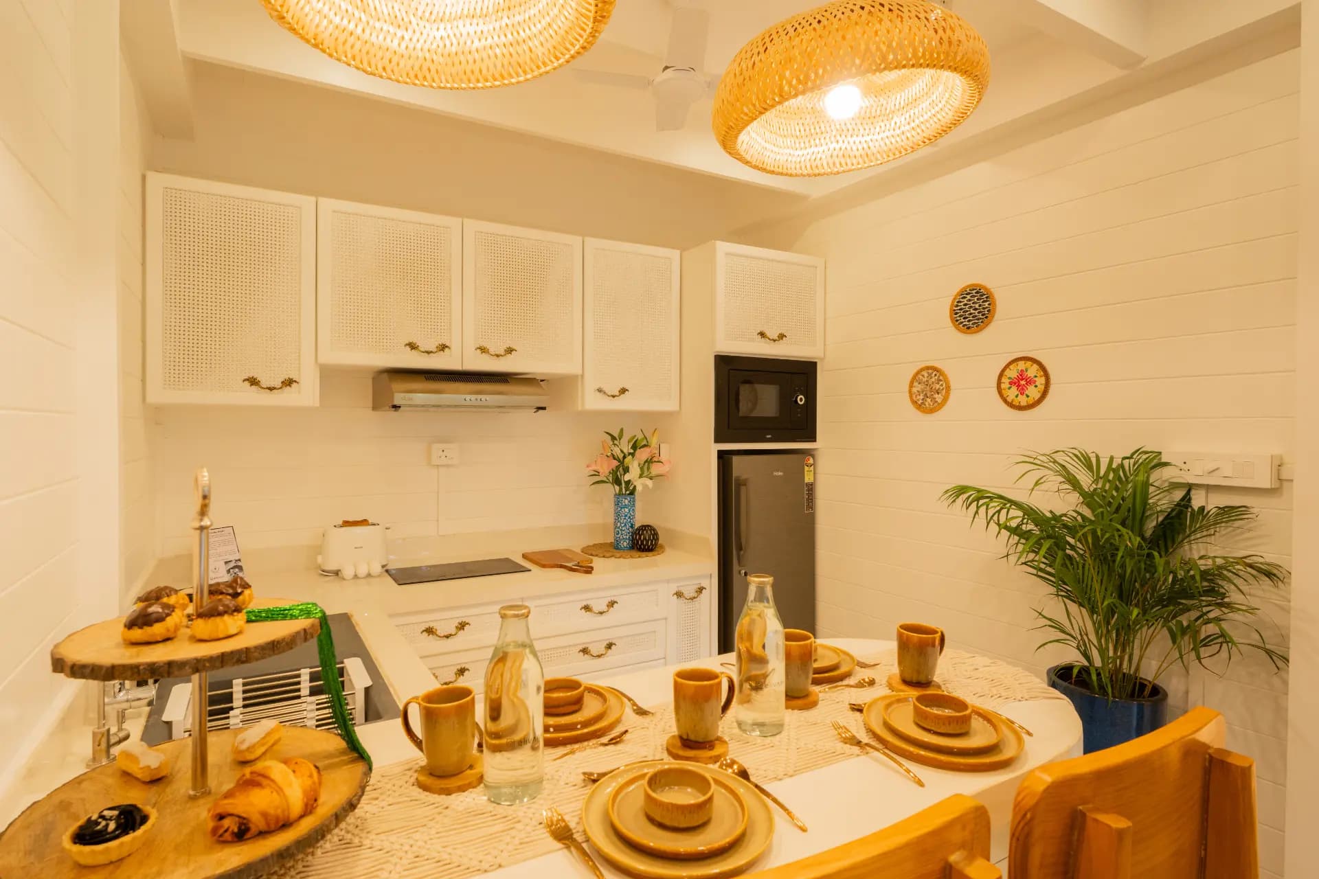 House of Neptune | 1-BHK Cottage | 10 mtrs from Ashwem Beach - Image 12