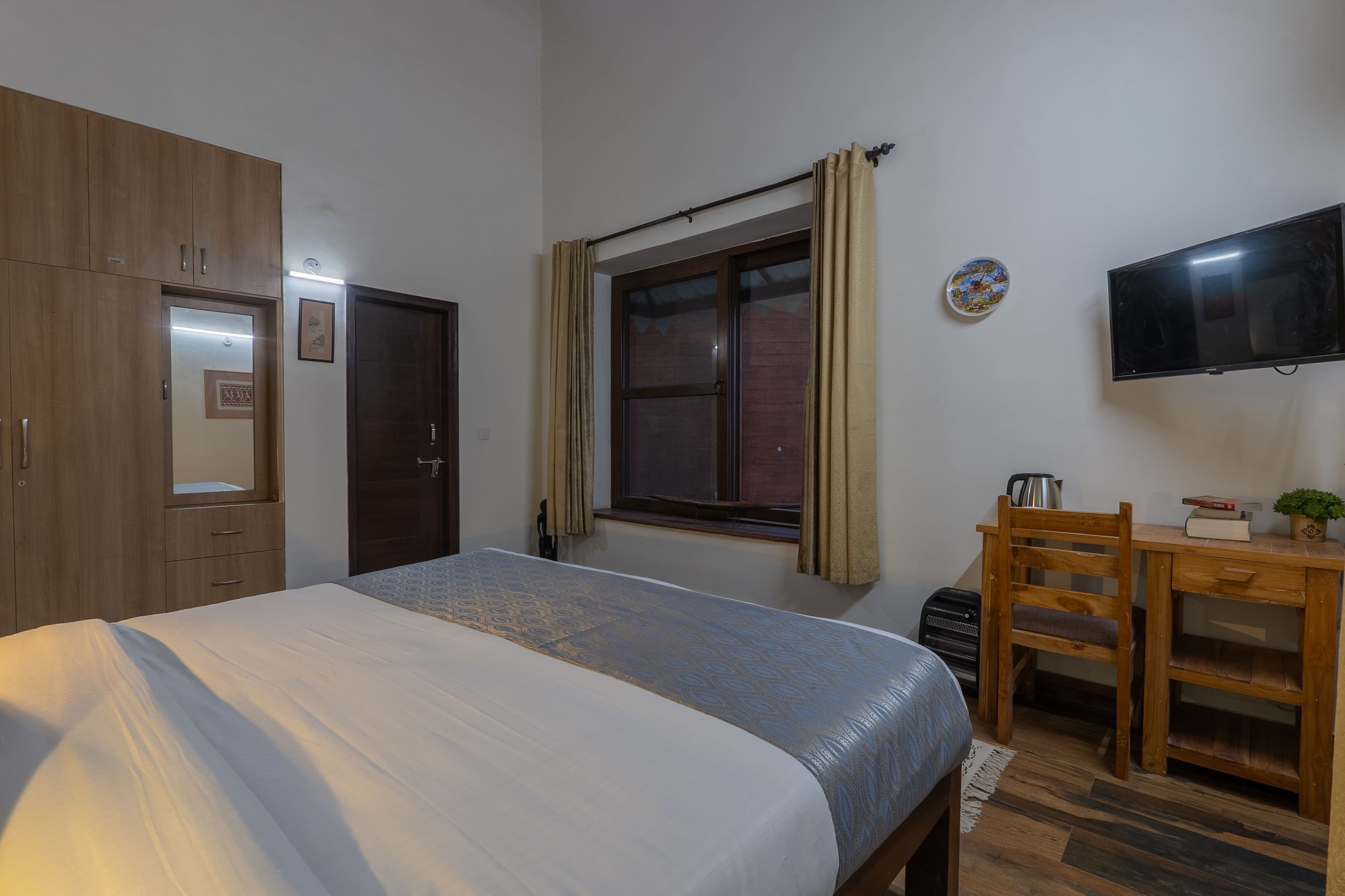 SnowPeak Villa | 3-BHK Pet-friendly Hideaway with Sit-Outs & Glass Patio, Garden &Hill Views - Image 39