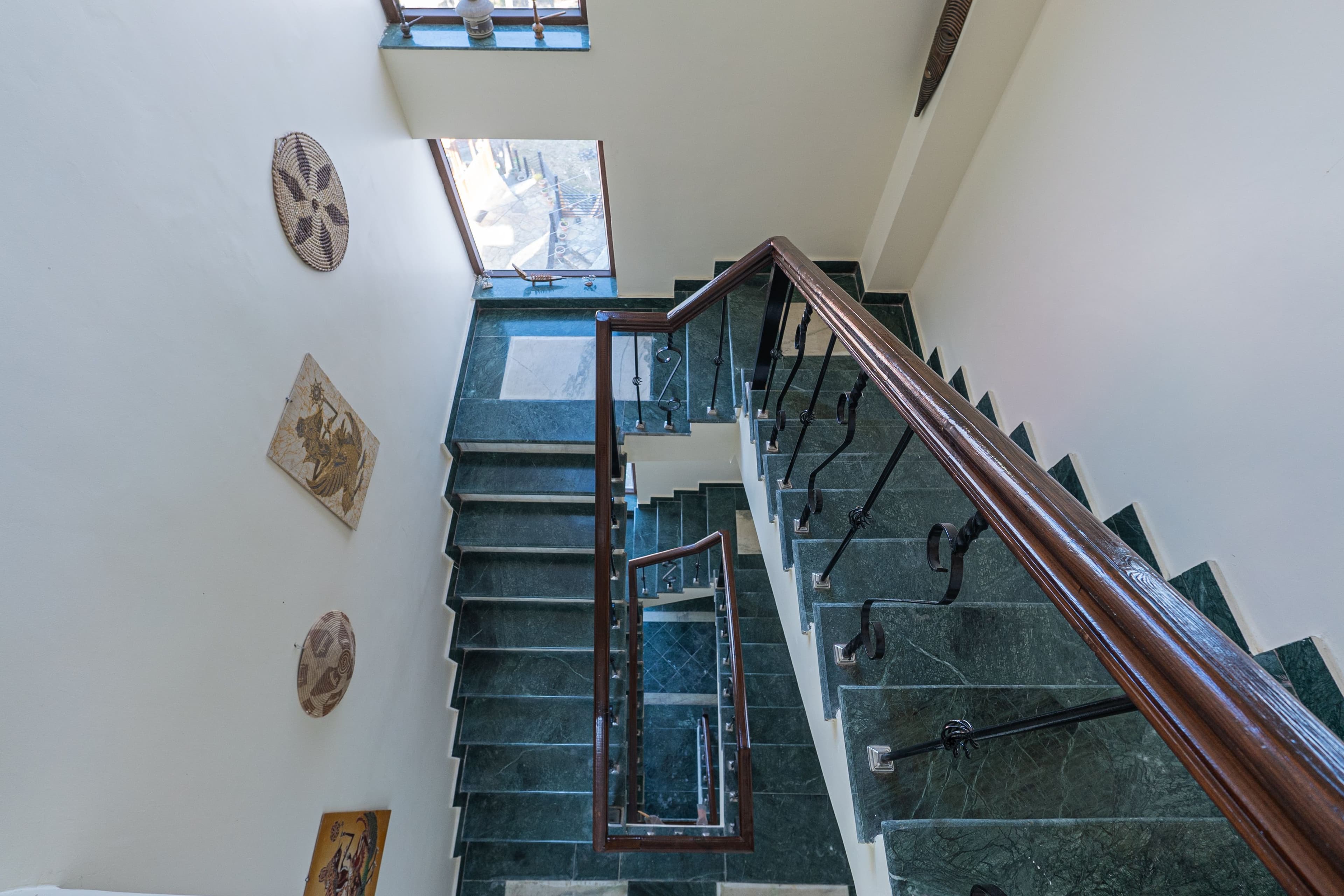 SnowPeak Villa | 3-BHK Pet-friendly Hideaway with Sit-Outs & Glass Patio, Garden &Hill Views - Image 32
