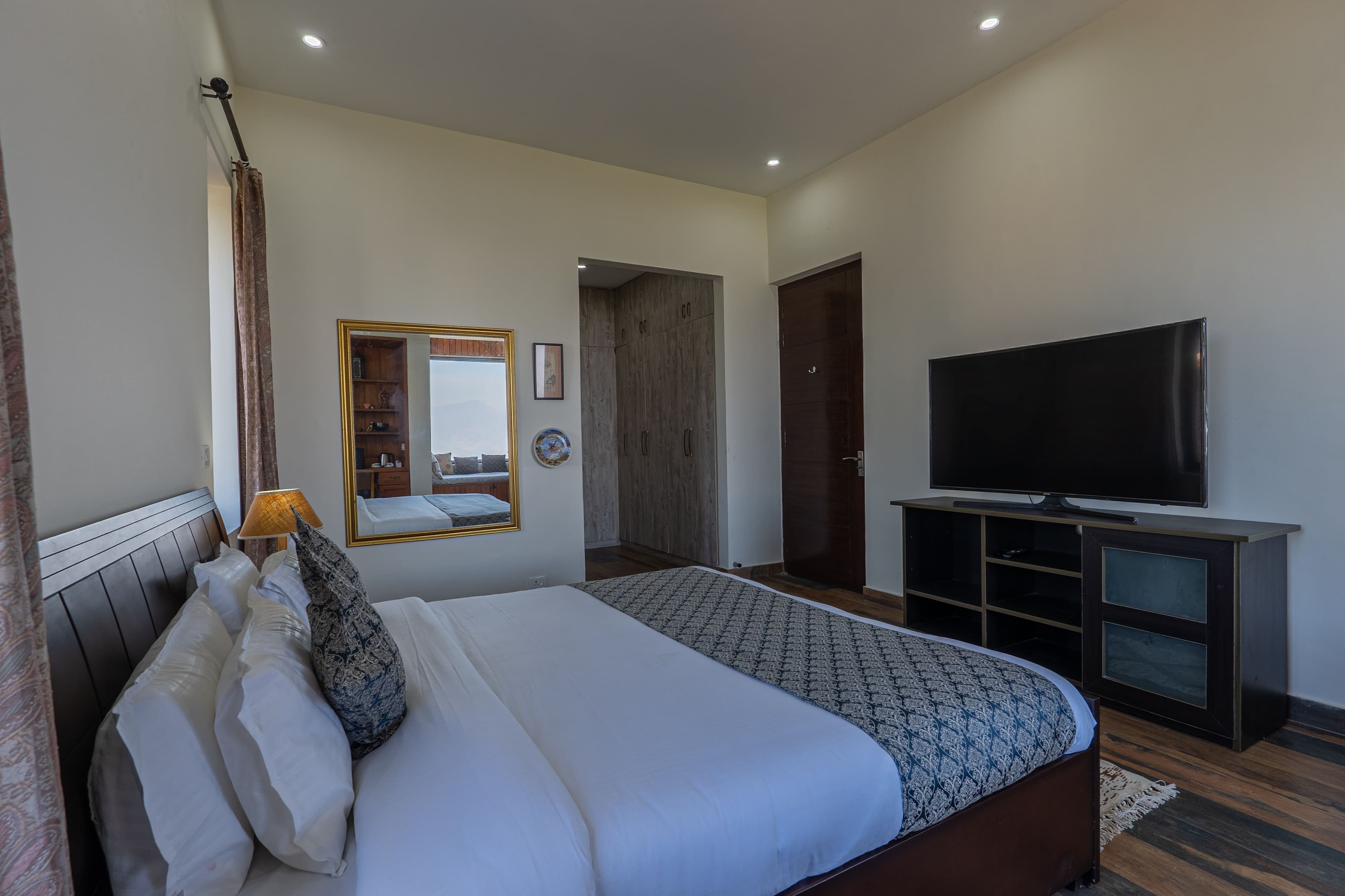 SnowPeak Villa | 3-BHK Pet-friendly Hideaway with Sit-Outs & Glass Patio, Garden &Hill Views - Image 35