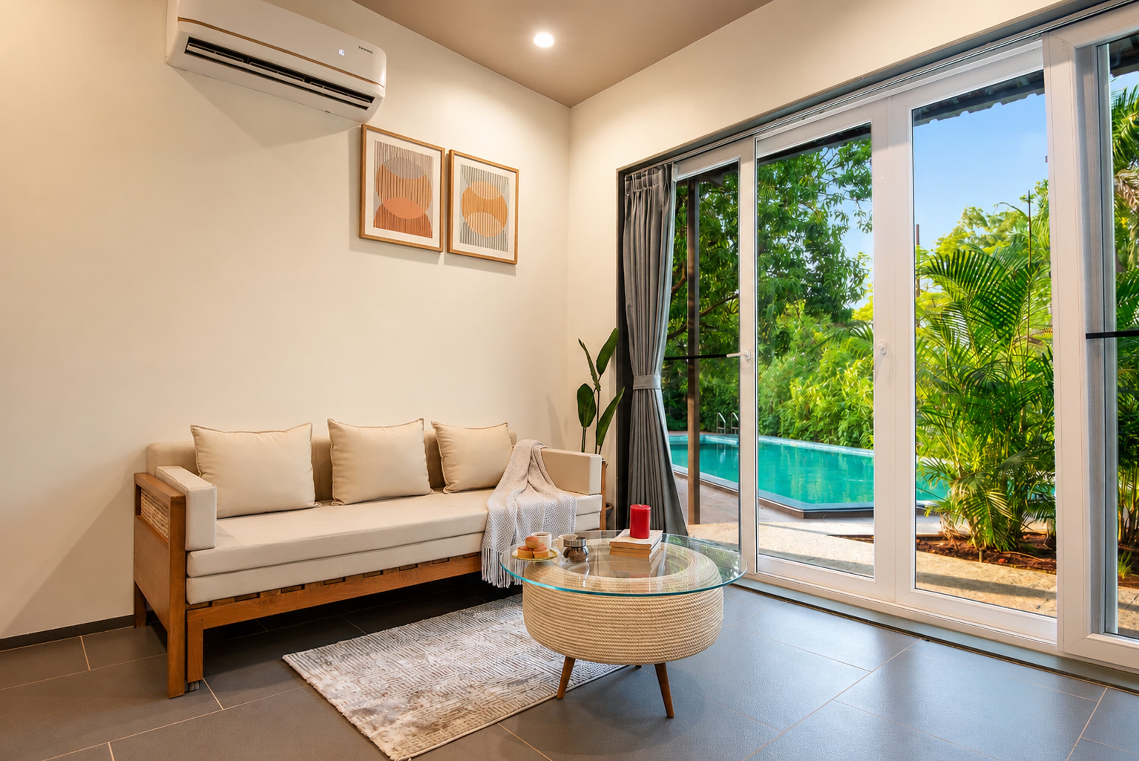 The Crescent Palm Grove | Boutique Suite in a Resort with Shared Game Room, Garden and Restaurant - Image 8