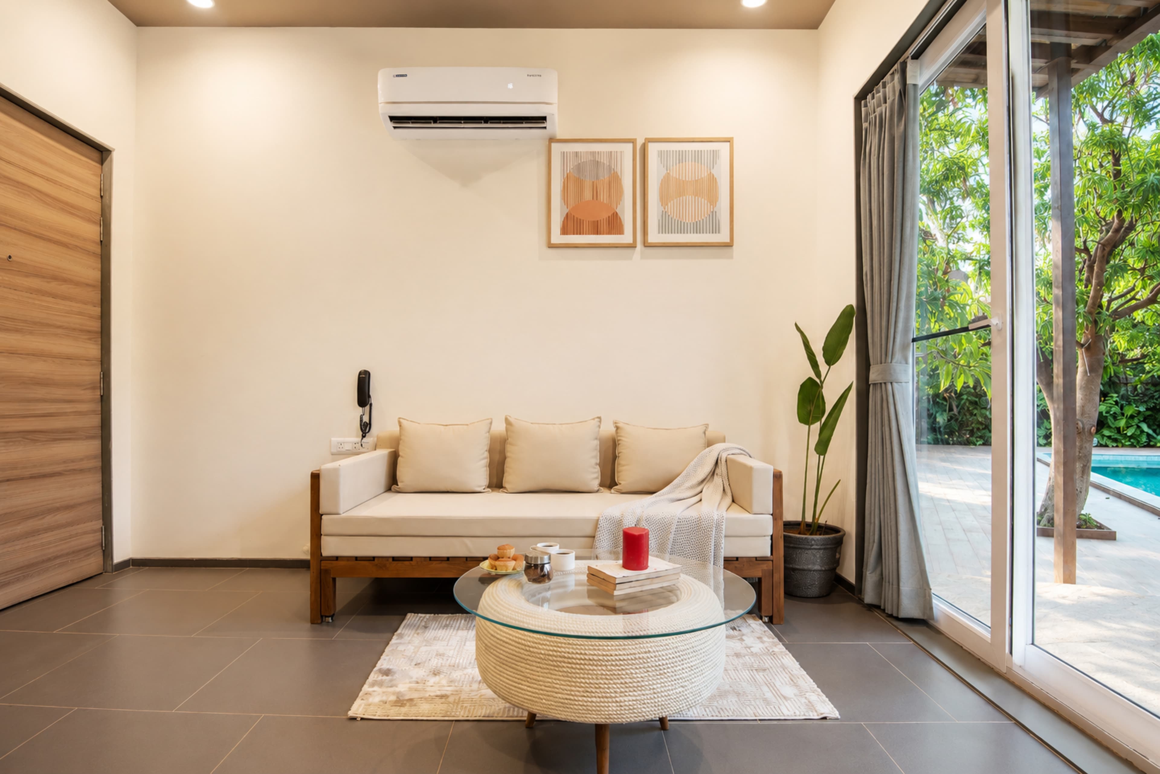 The Crescent Palm Grove | Boutique Suite in a Resort with Shared Game Room, Garden and Restaurant - Image 21