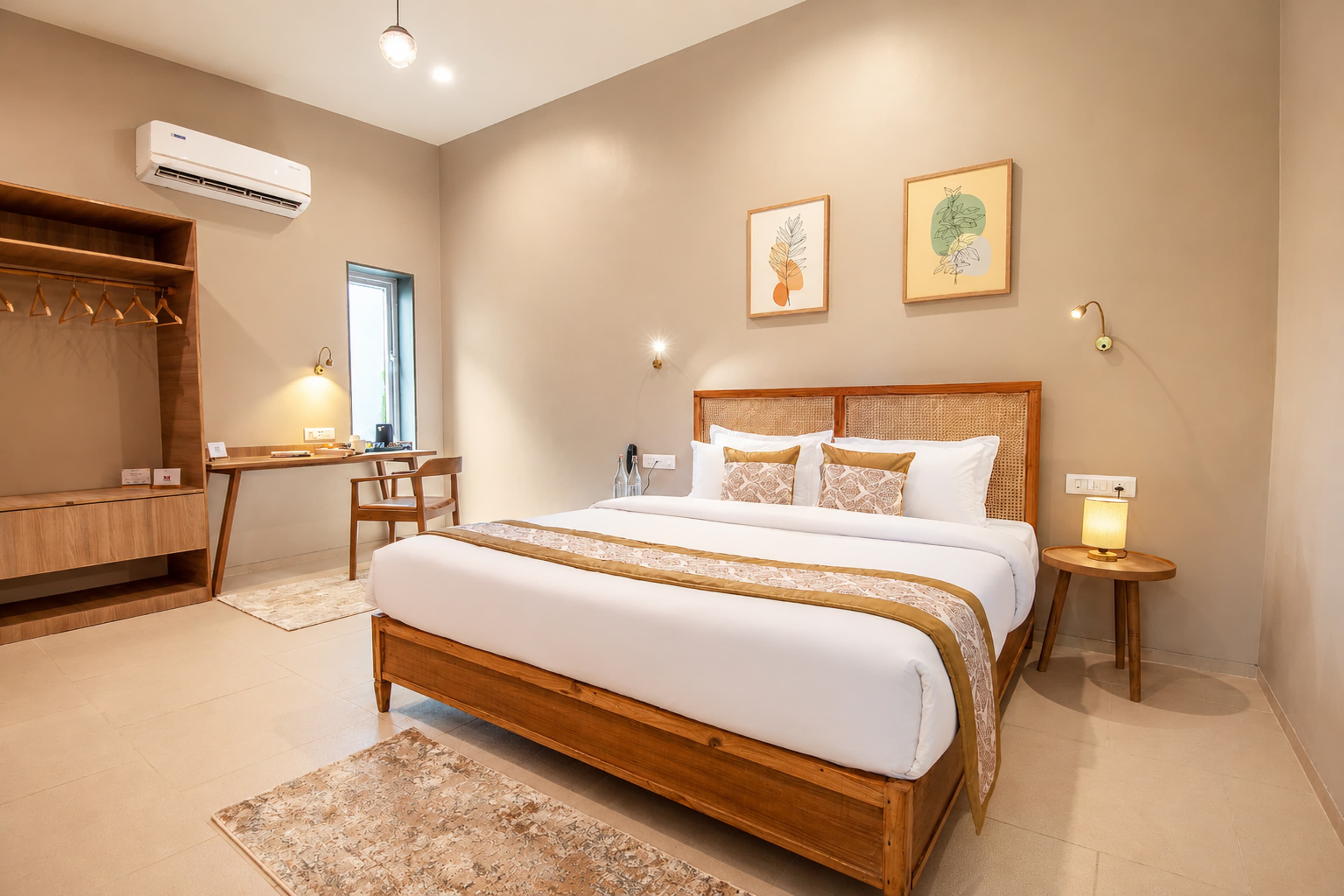 The Crescent Palm Fern | Boutique Cottage With Shared Game Room, Garden and Restaurant - Image 9