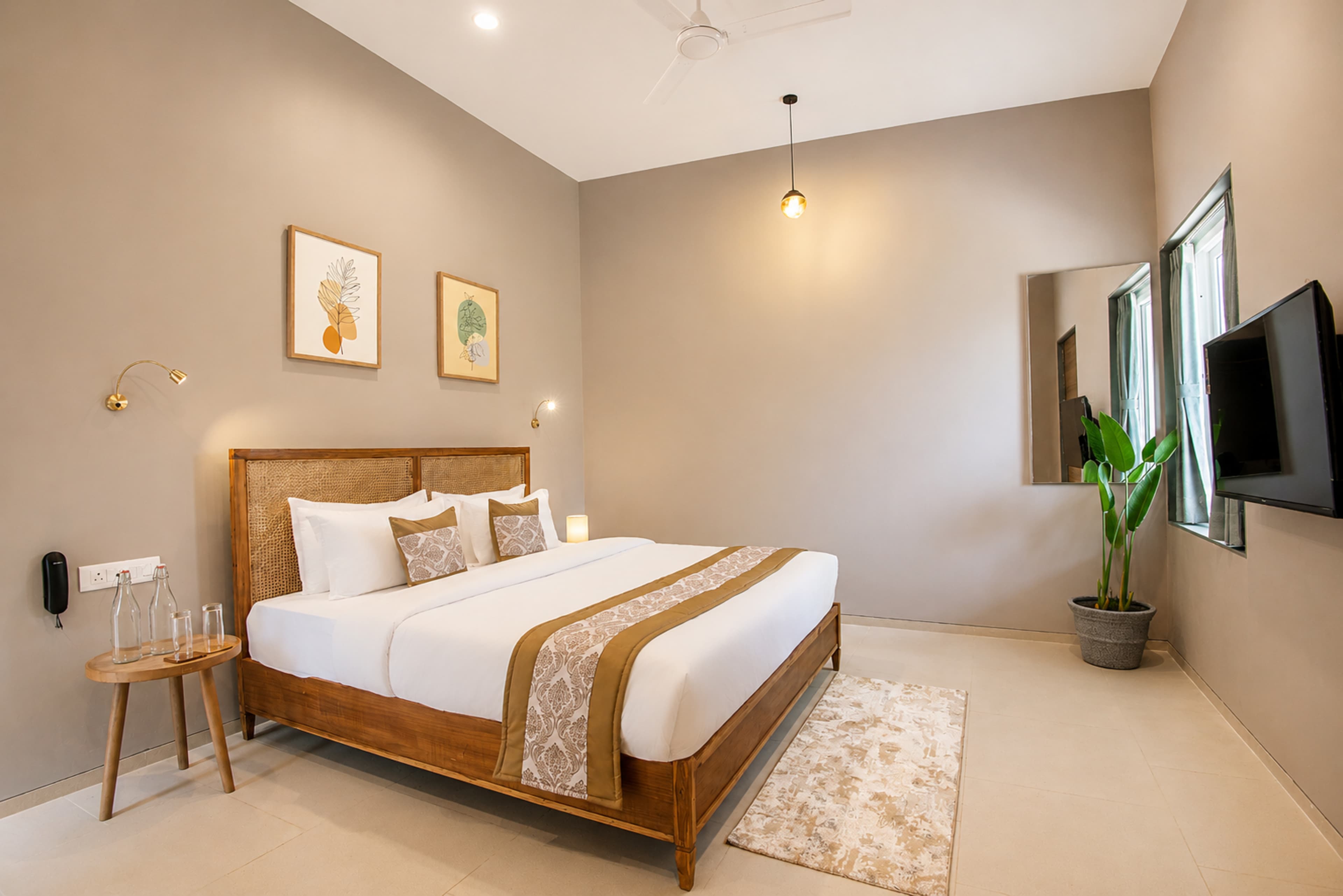 The Crescent Palm Lagoon | Cottage With Bathtub, Shared Game Room, Garden and Restaurant - Image 9