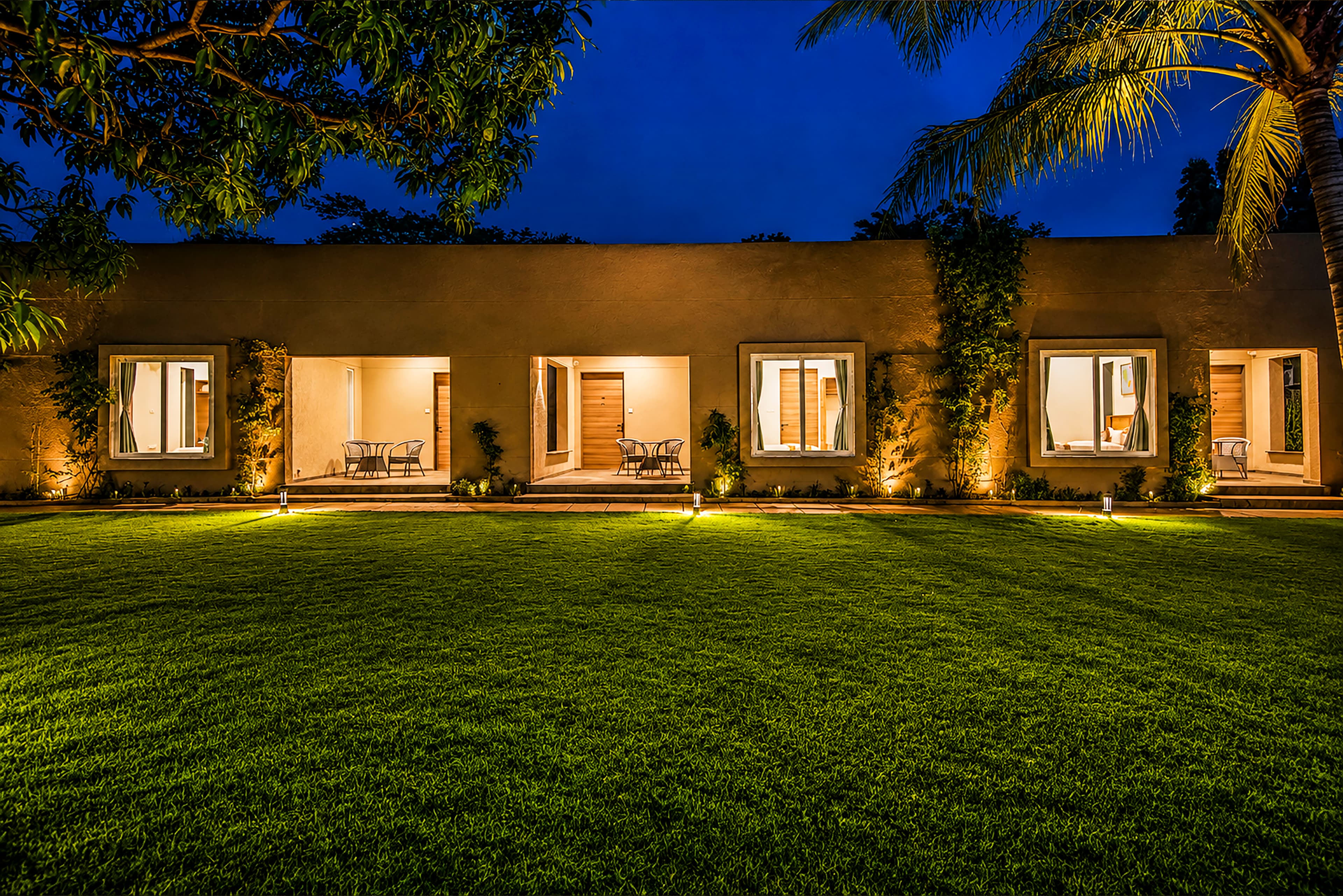 The Crescent Palm Lagoon | Cottage With Bathtub, Shared Game Room, Garden and Restaurant - Image 35