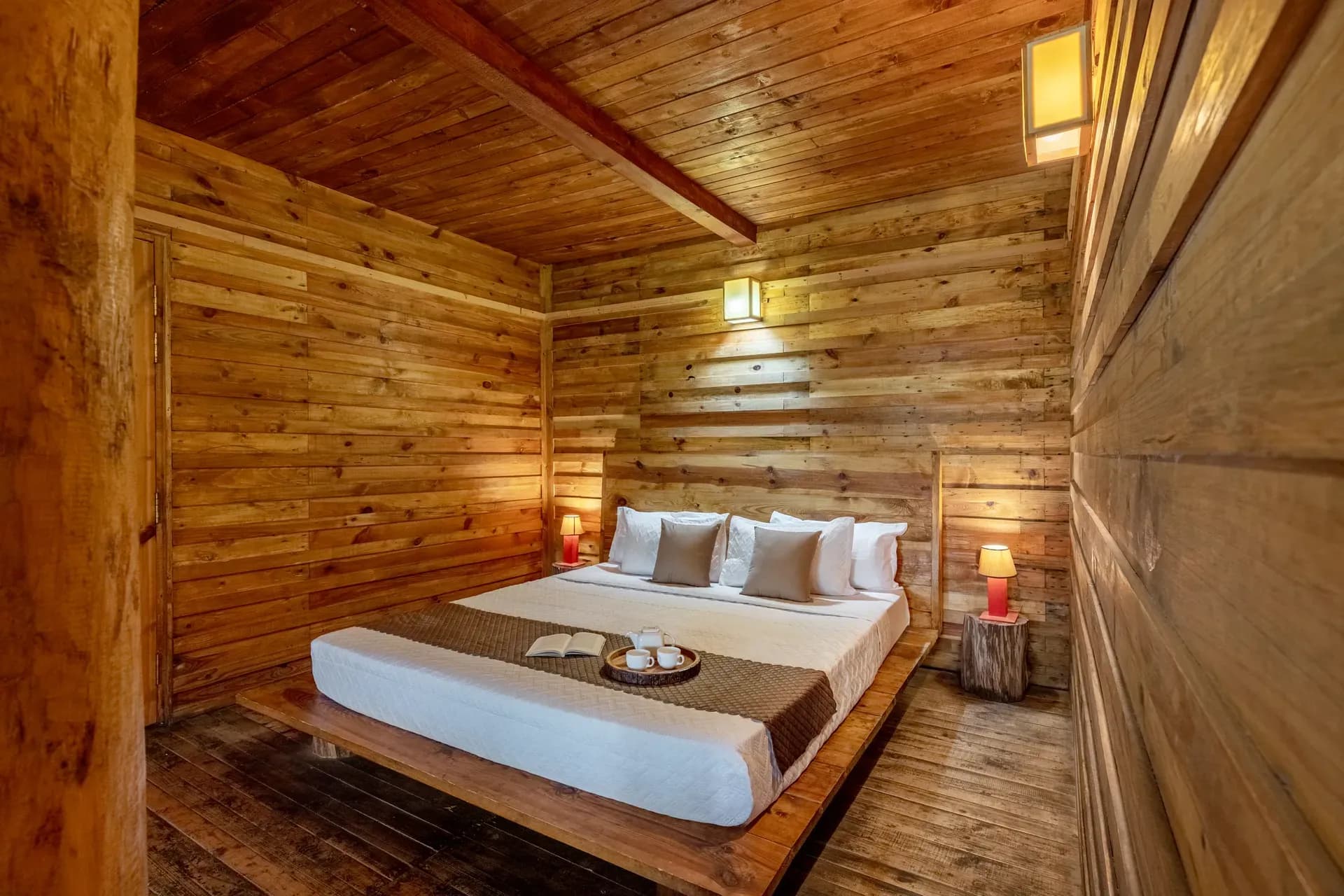 Suro Woodcrest Chalet | Pet-friendly Stay With Loft, Restaurant & Outdoor Seating - Image 18