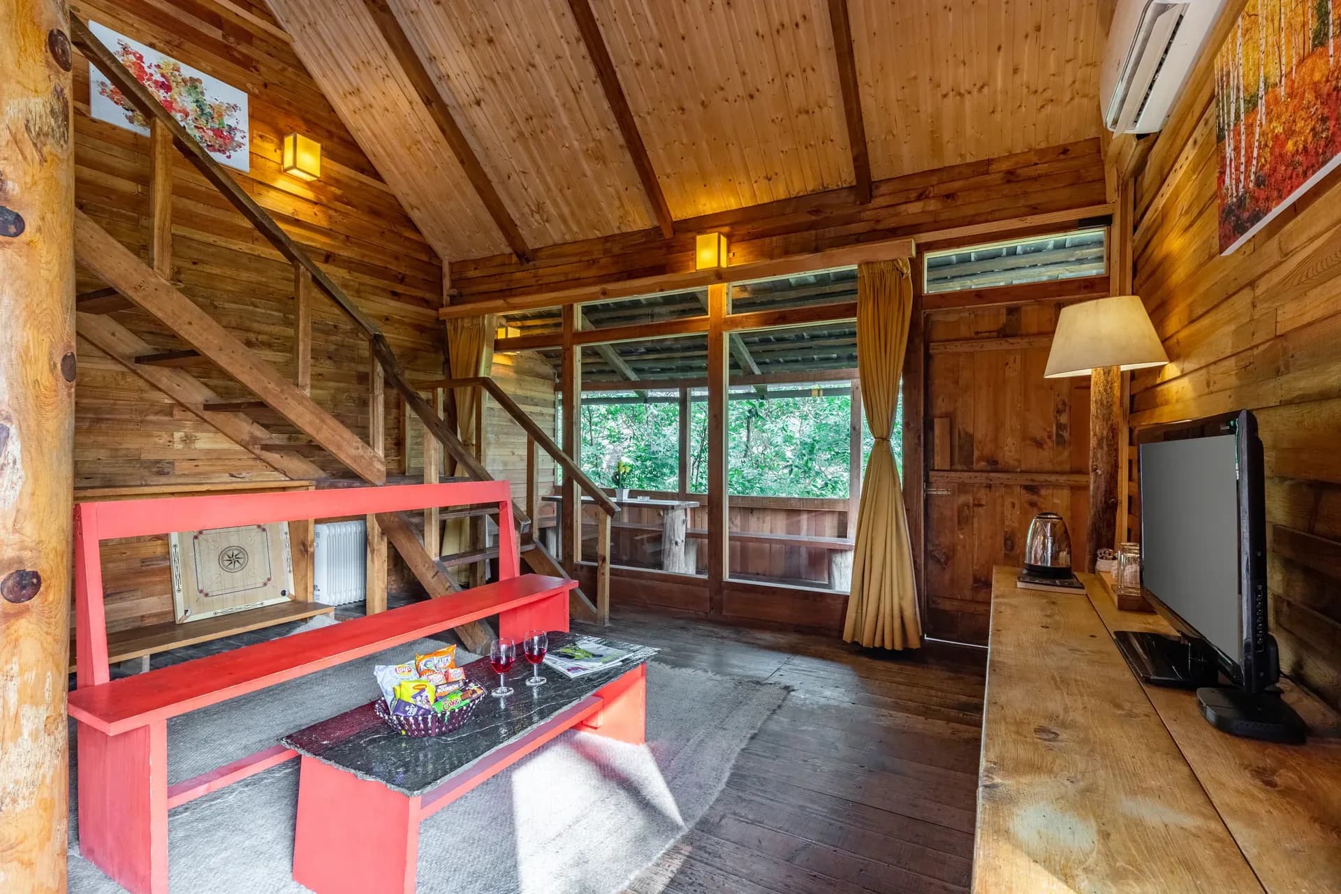 Suro Woodcrest Chalet | Pet-friendly Stay With Loft, Restaurant & Outdoor Seating - Image 26