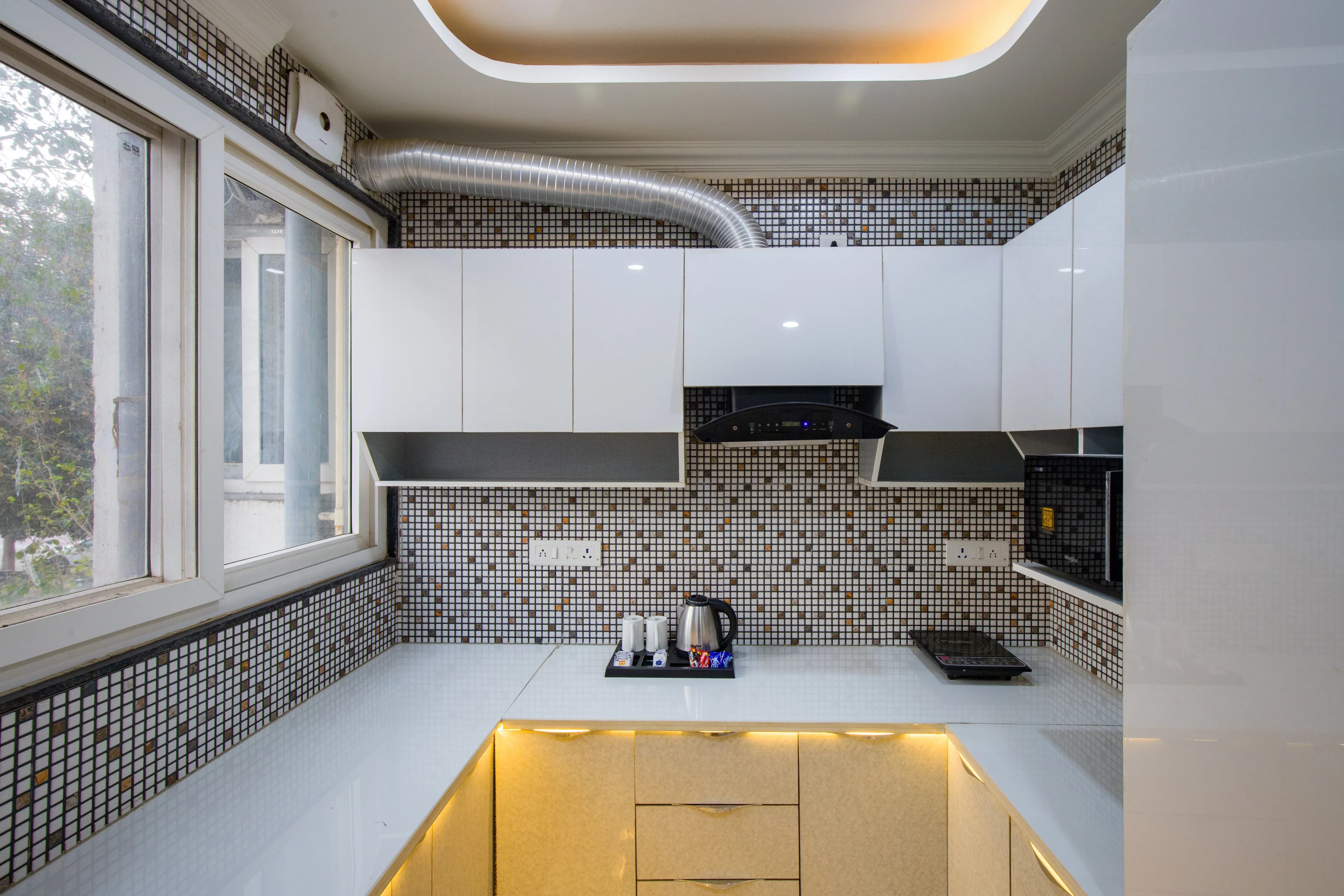 Miyabi Executive Suite | Elegant 1-BHK Suite With Common Pool, Gym & Restaurant - Image 37