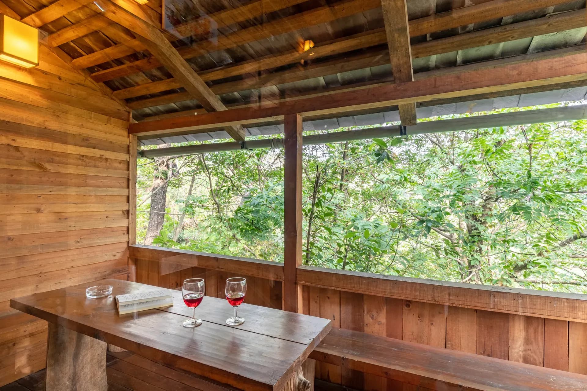 Suro Woodcrest Chalet | Pet-friendly Stay With Loft, Restaurant & Outdoor Seating - Image 15
