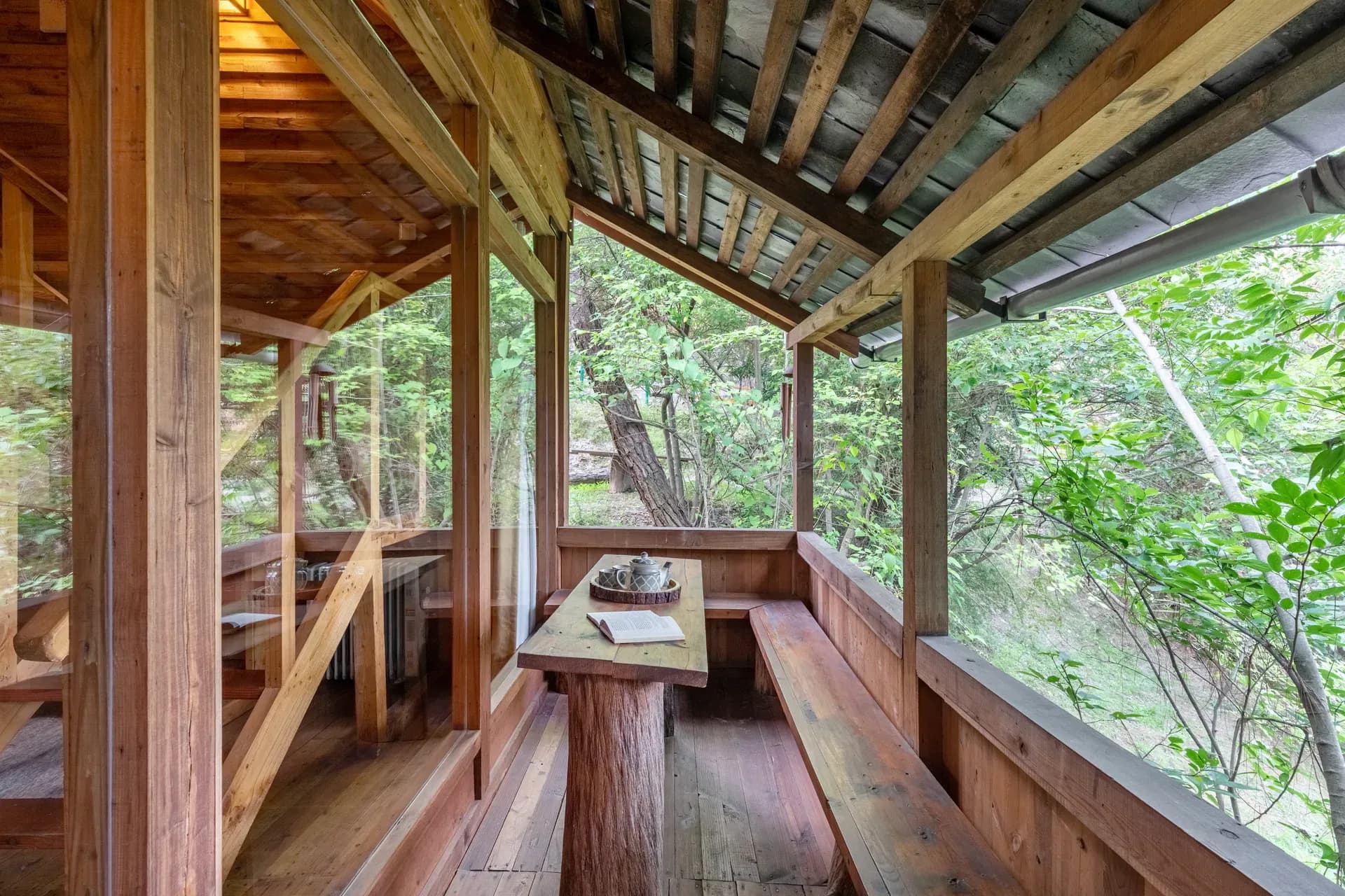 Suro Woodcrest Chalet | Pet-friendly Stay With Loft, Restaurant & Outdoor Seating - Image 13