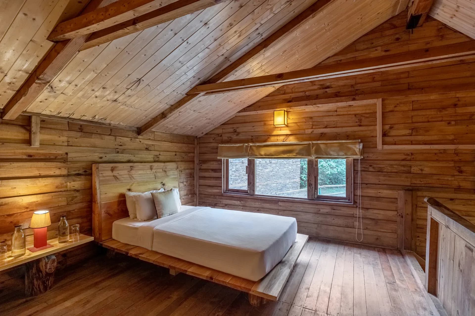Suro Woodcrest Chalet | Pet-friendly Stay With Loft, Restaurant & Outdoor Seating - Image 23
