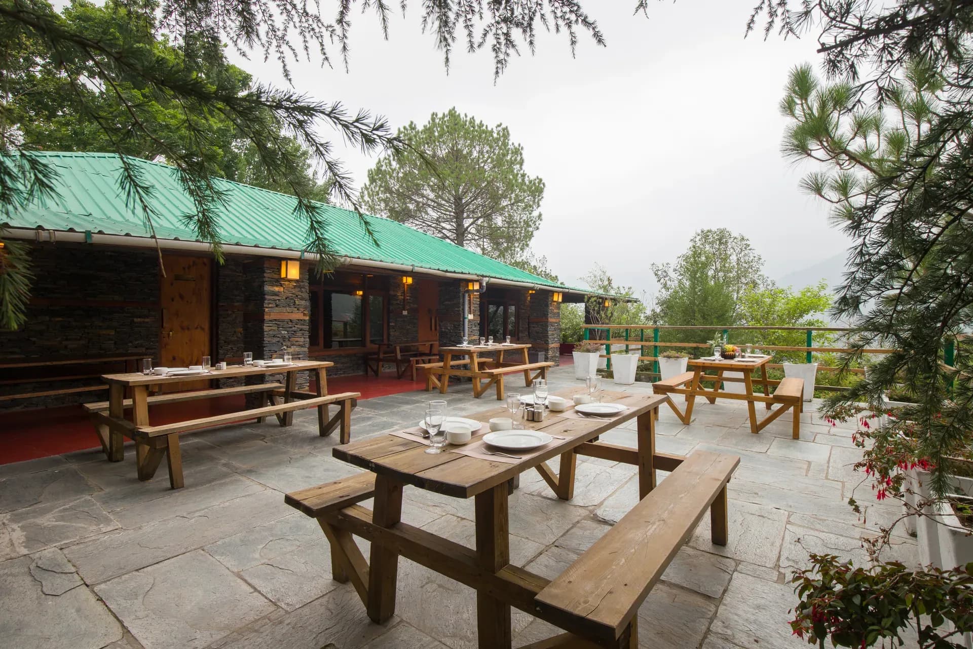 Suro Woodcrest Chalet | Pet-friendly Stay With Loft, Restaurant & Outdoor Seating - Image 6