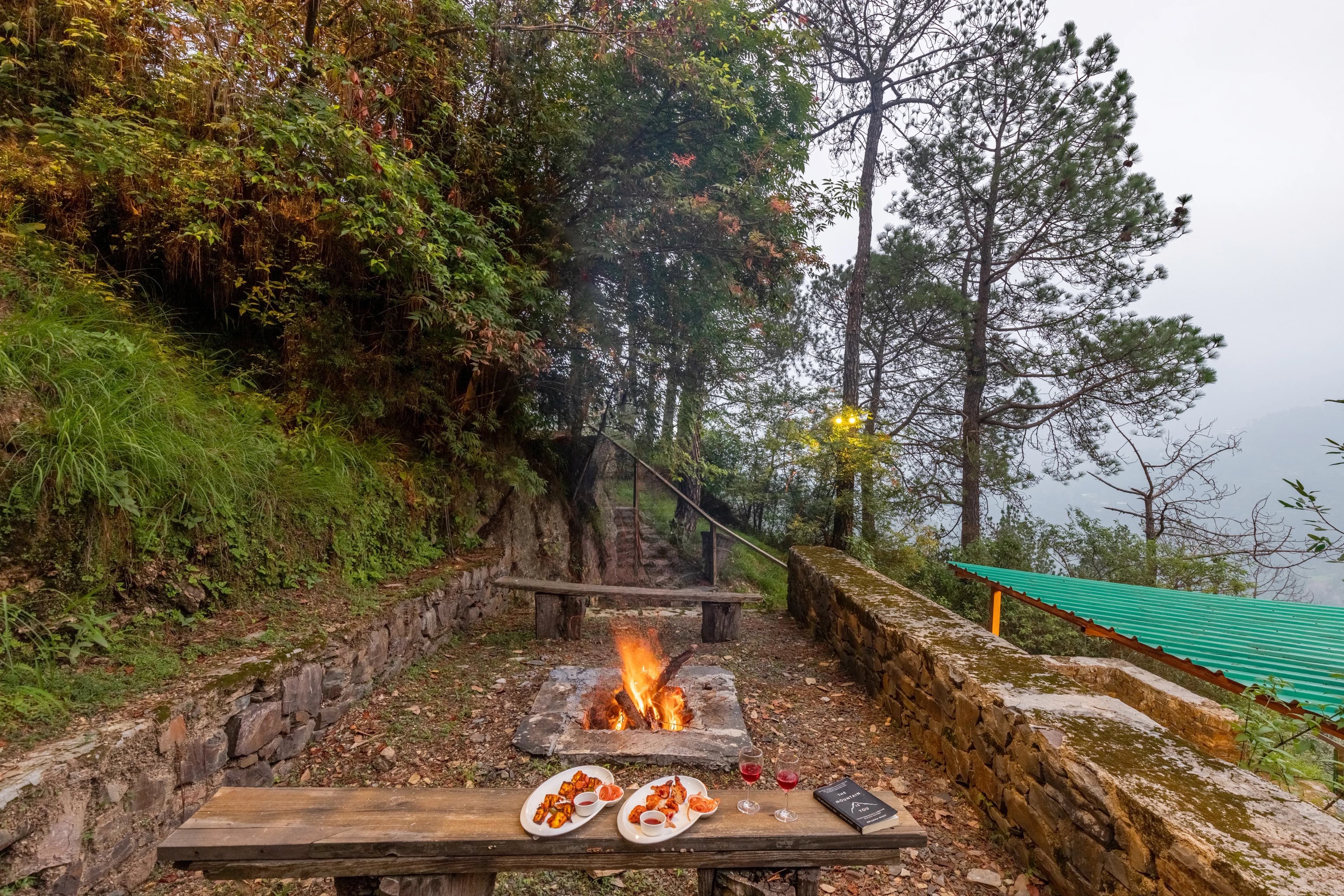 Suro Woodbine Chalet | Pet-friendly Suite With A Balcony, Restaurant & Outdoor Seating - Image 5