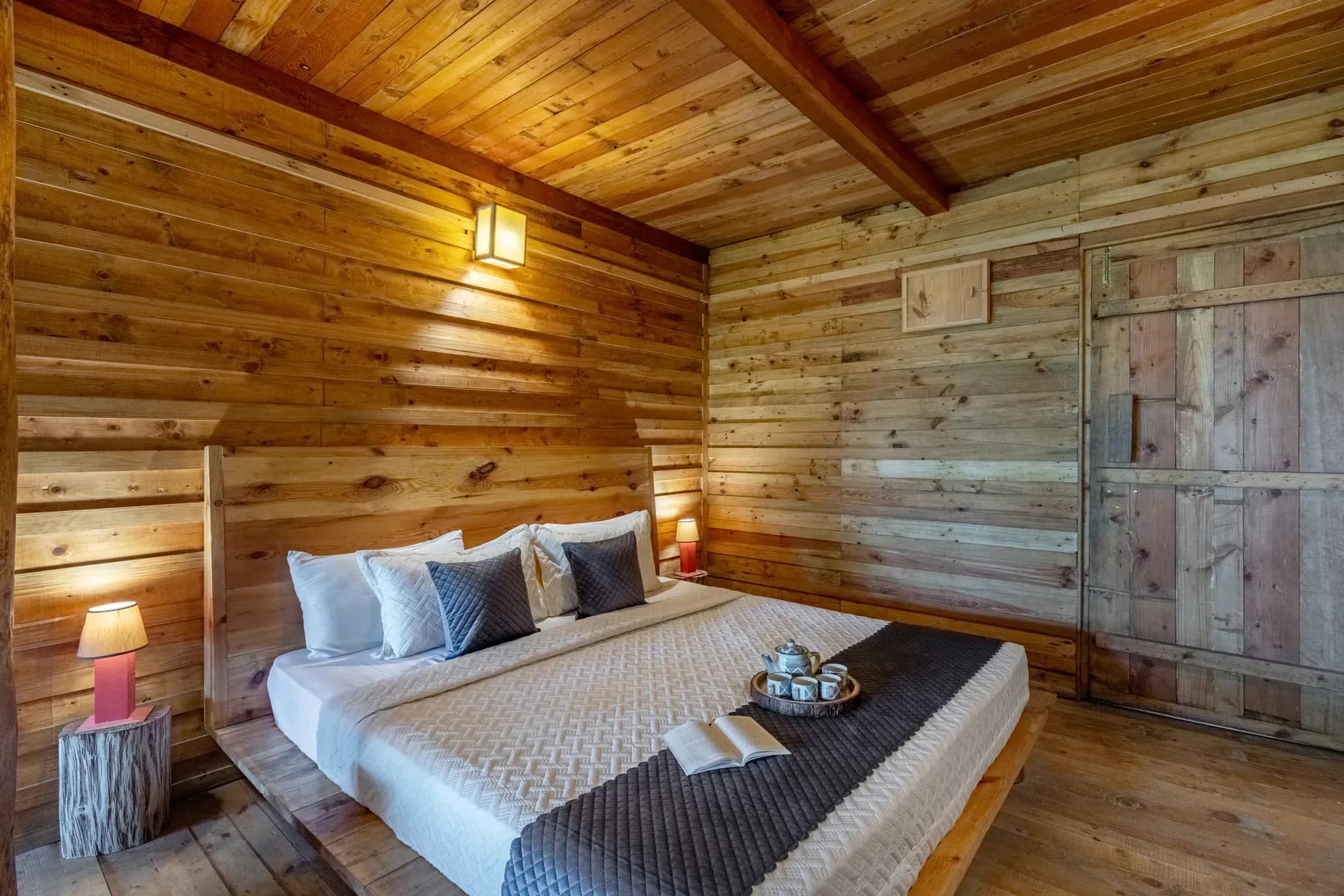 Suro Woodcrest Chalet | Pet-friendly Stay With Loft, Restaurant & Outdoor Seating - Image 19