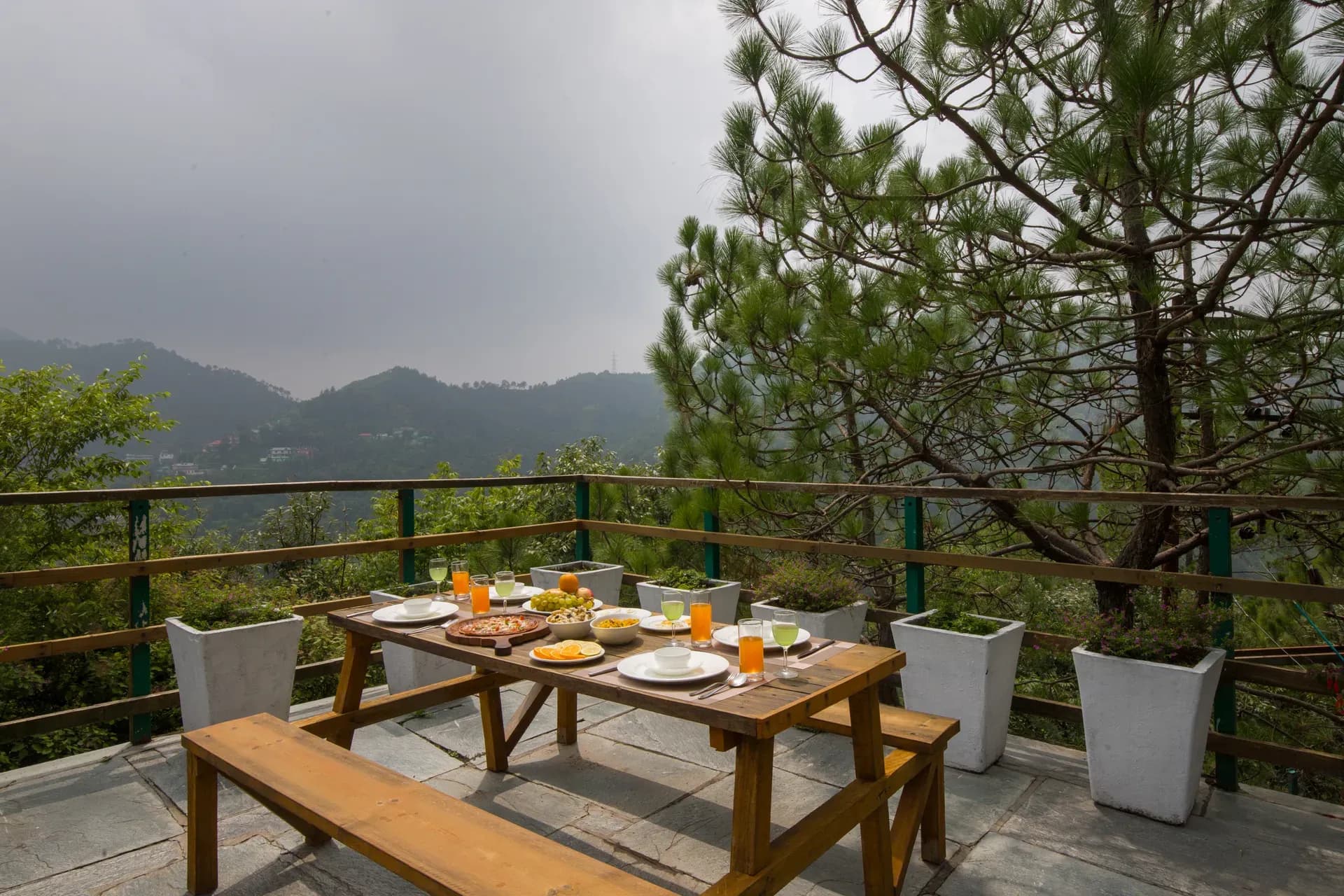 Suro Woodbine Chalet | Pet-friendly Suite With A Balcony, Restaurant & Outdoor Seating - Image 3