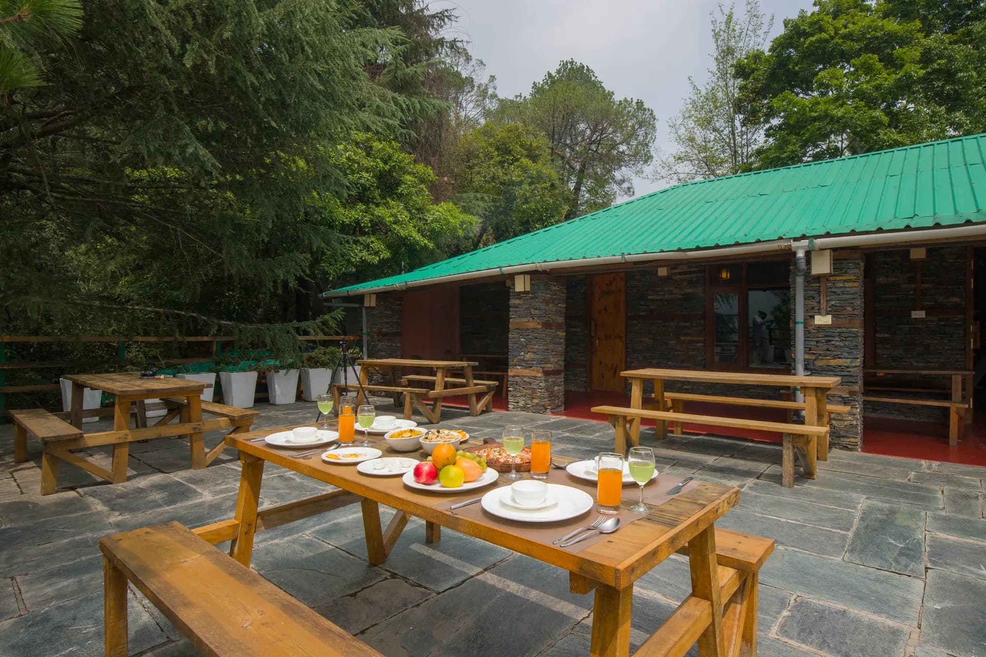 Suro Woodcrest Chalet | Pet-friendly Stay With Loft, Restaurant & Outdoor Seating - Image 1