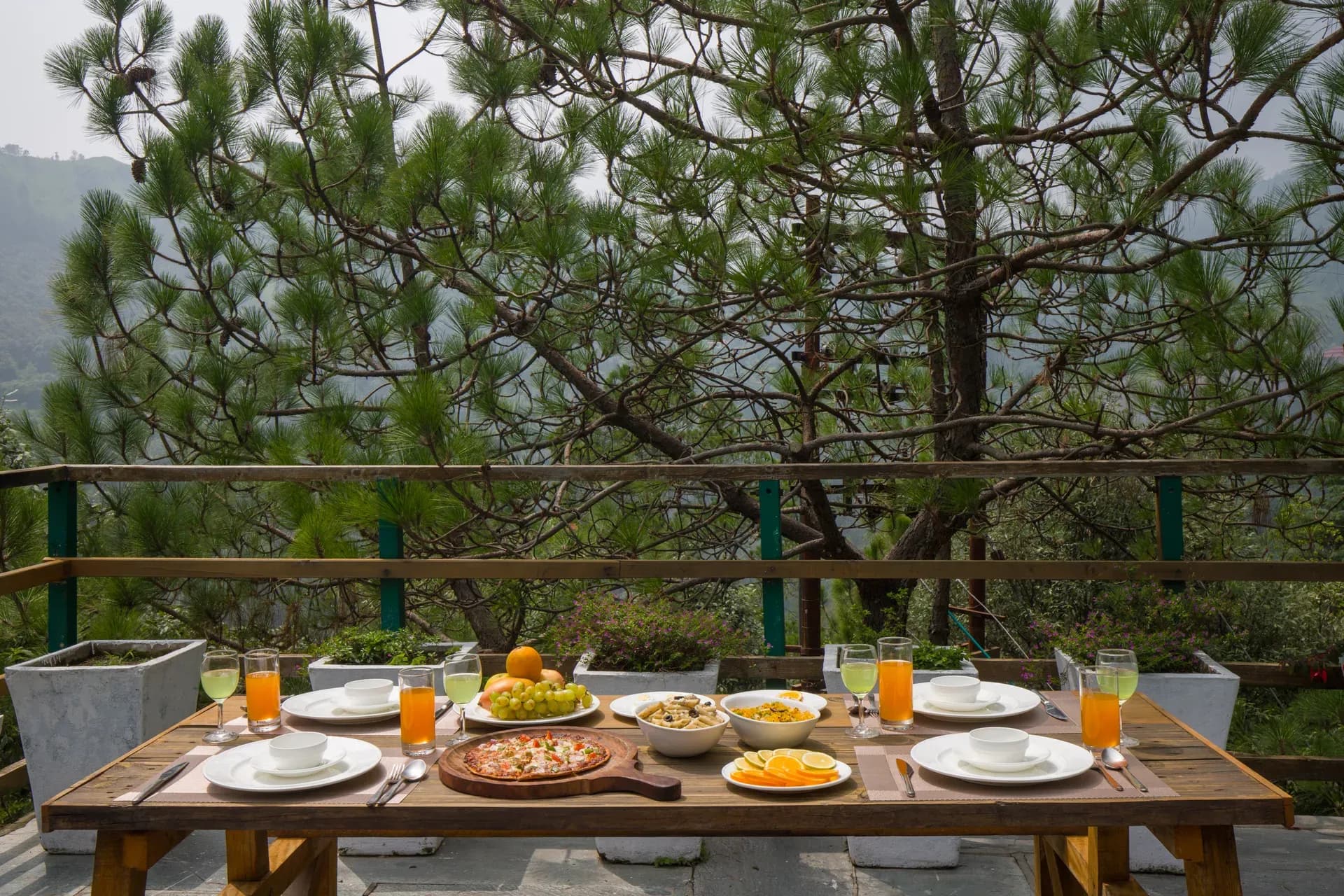 Suro Woodcrest Chalet | Pet-friendly Stay With Loft, Restaurant & Outdoor Seating - Image 11