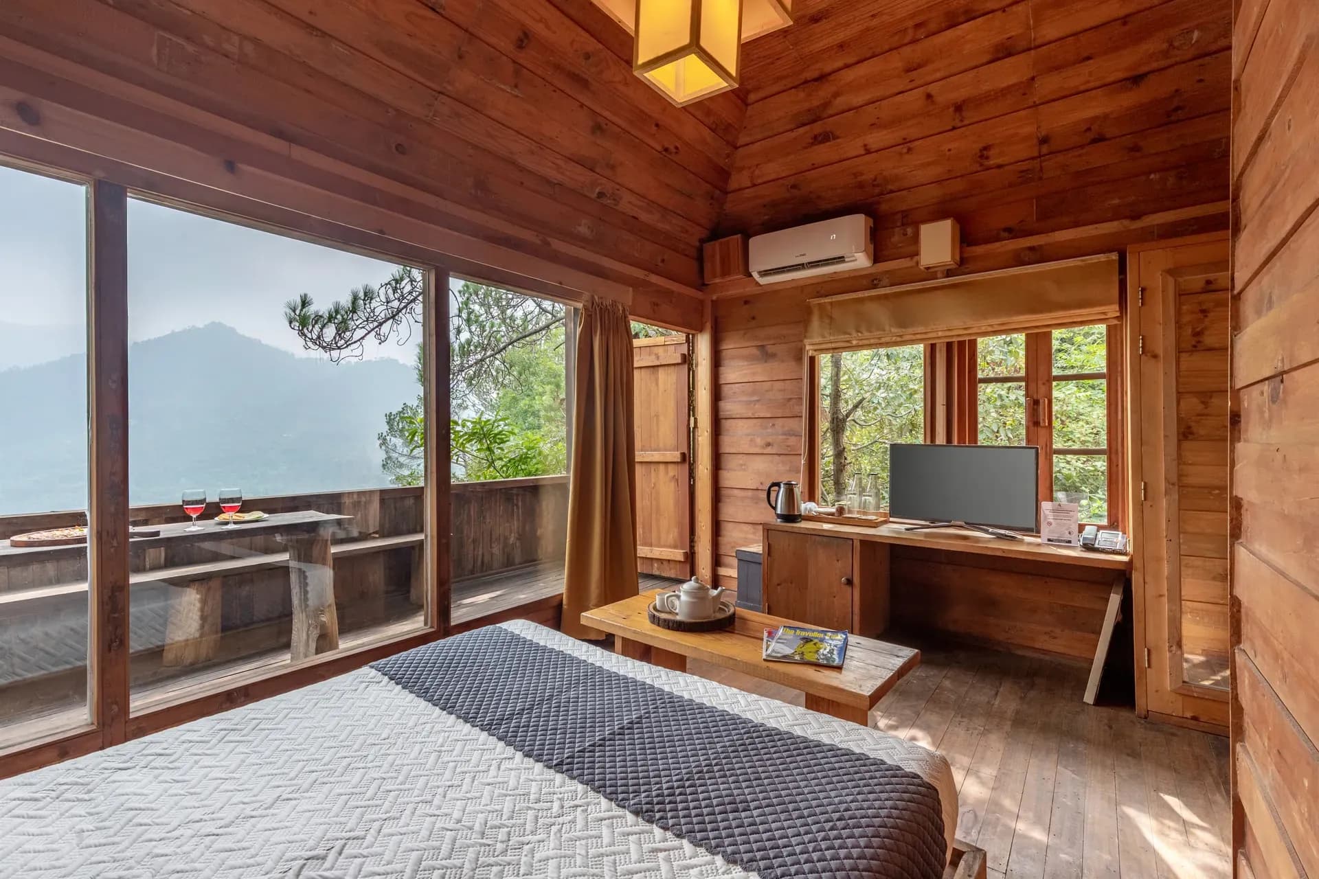 Suro Woodbine Chalet | Pet-friendly Suite With A Balcony, Restaurant & Outdoor Seating - Image 23