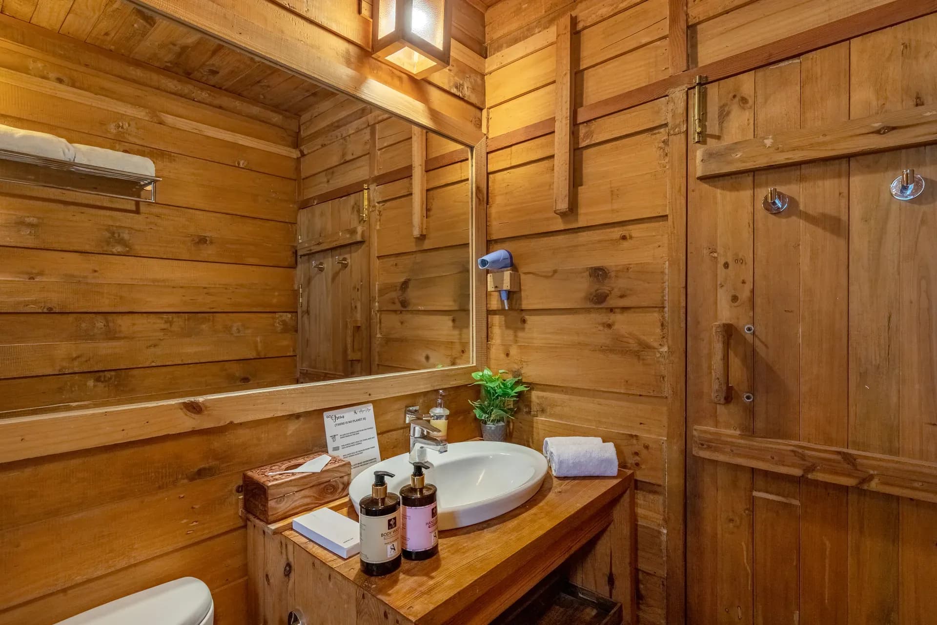 Suro Woodcrest Chalet | Pet-friendly Stay With Loft, Restaurant & Outdoor Seating - Image 21