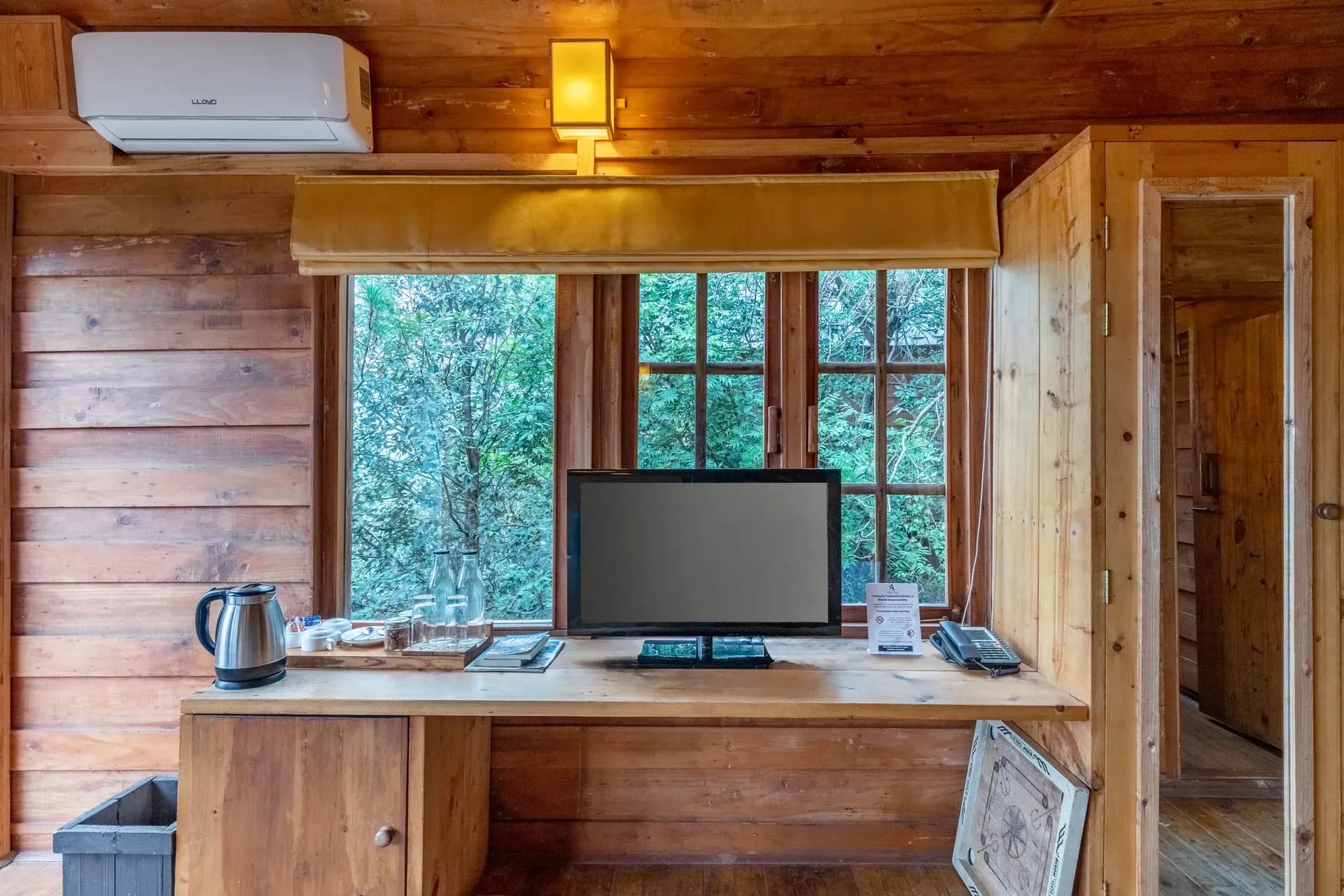 Suro Woodbine Chalet | Pet-friendly Suite With A Balcony, Restaurant & Outdoor Seating - Image 21