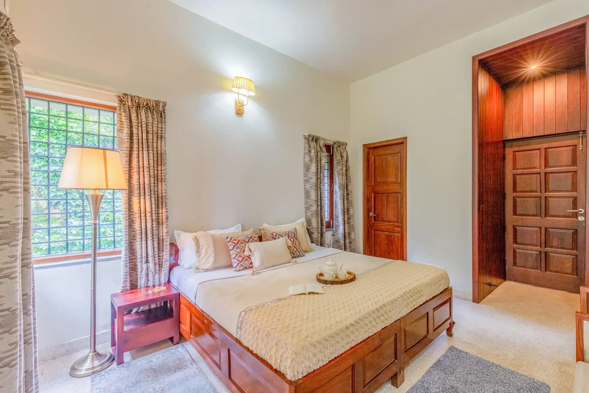 Irayna | 4-BHK | Garden & Lake View | Studio Room - Image 17