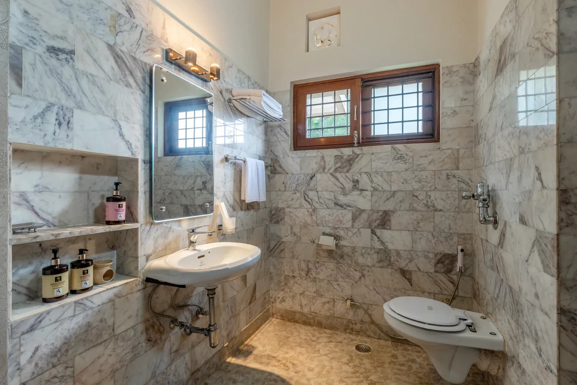 Irayna | 4-BHK | Garden & Lake View | Studio Room - Image 25