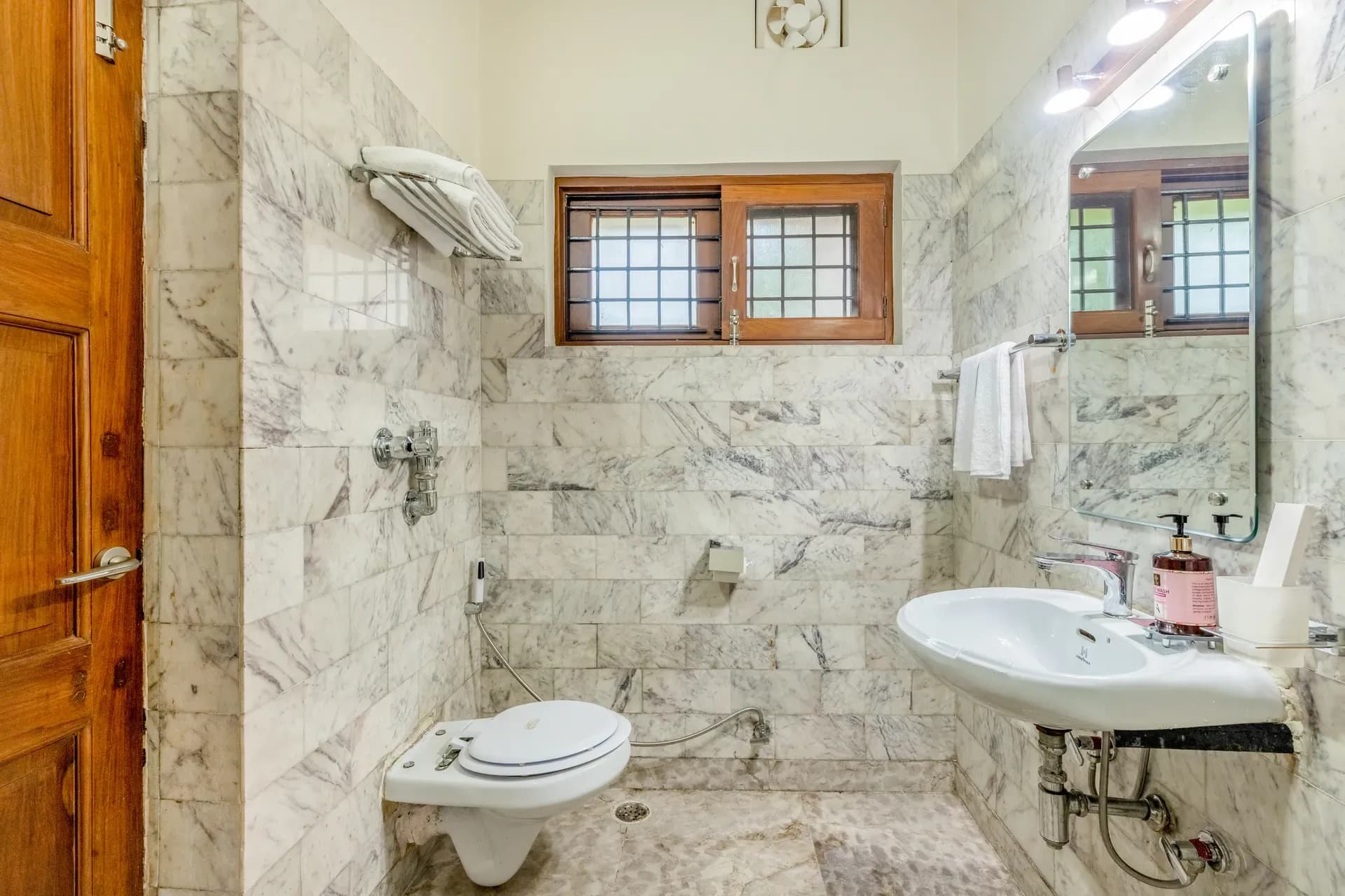 Irayna | 4-BHK | Garden & Lake View | Studio Room - Image 22