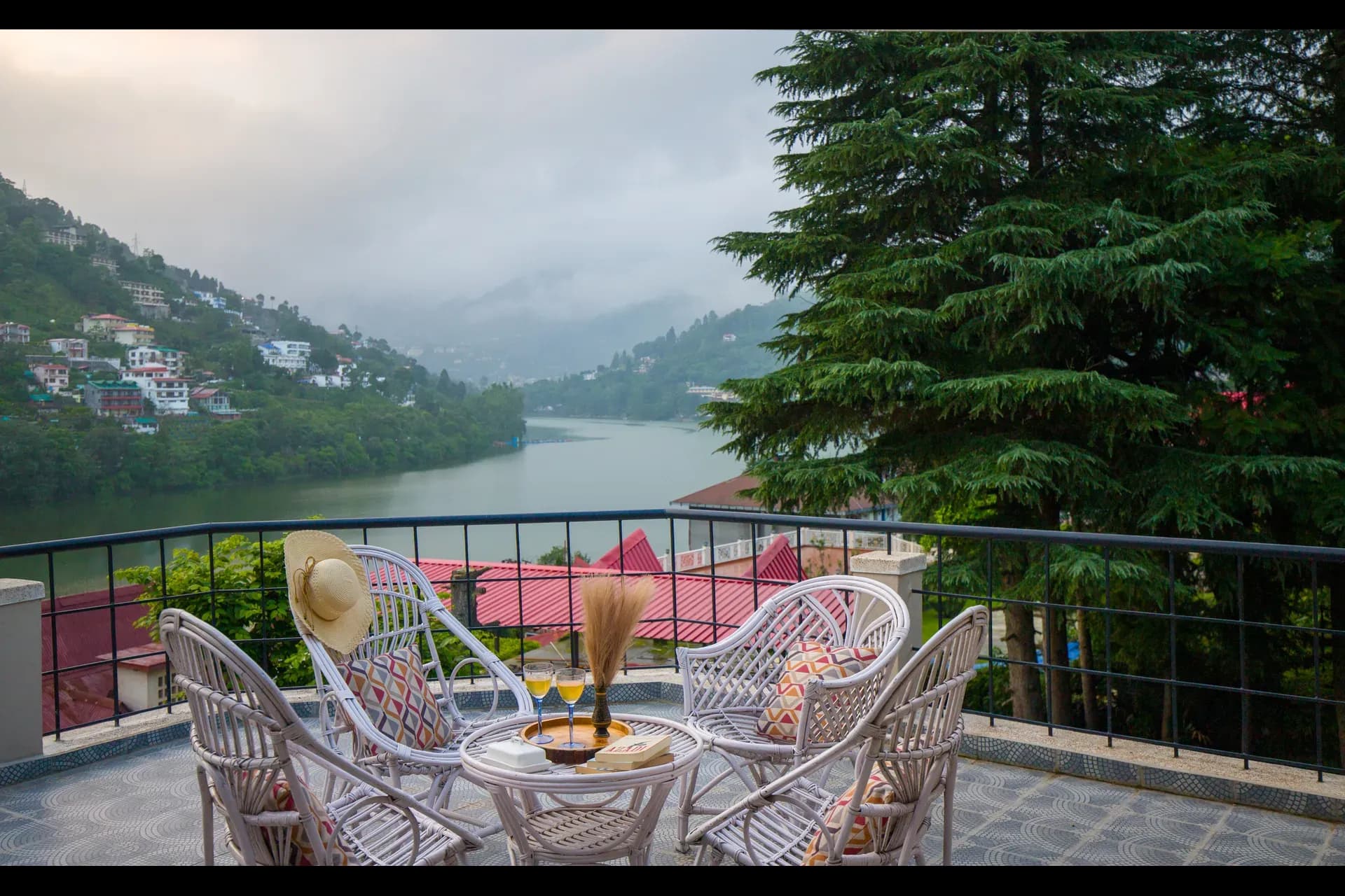 Irayna | 4-BHK | Garden & Lake View | Studio Room - Image 3