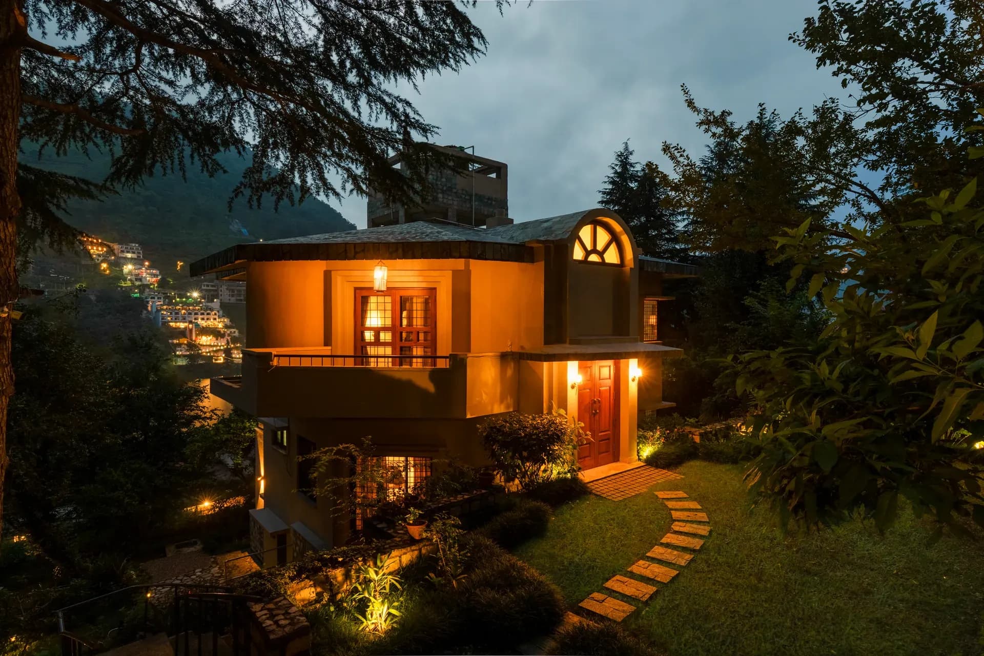 Irayna | 4-BHK | Garden & Lake View | Studio Room - Image 26