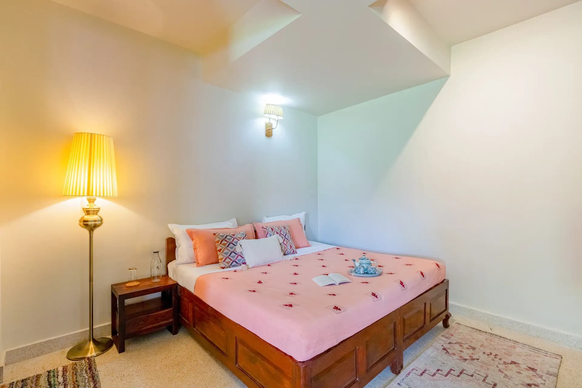 Irayna | 4-BHK | Garden & Lake View | Studio Room - Image 23