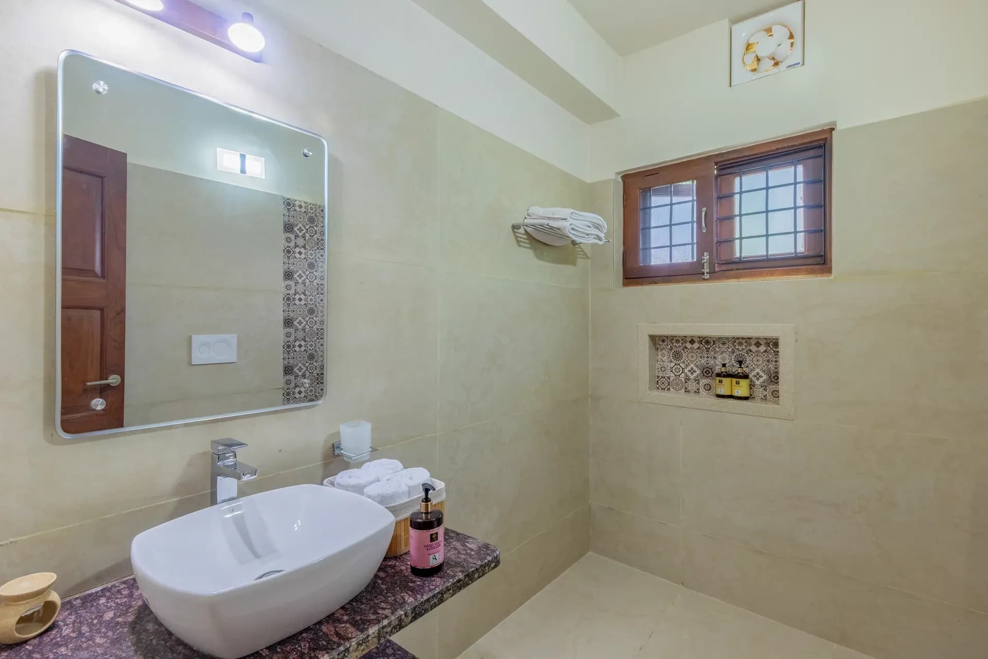 Irayna | 4-BHK | Garden & Lake View | Studio Room - Image 19