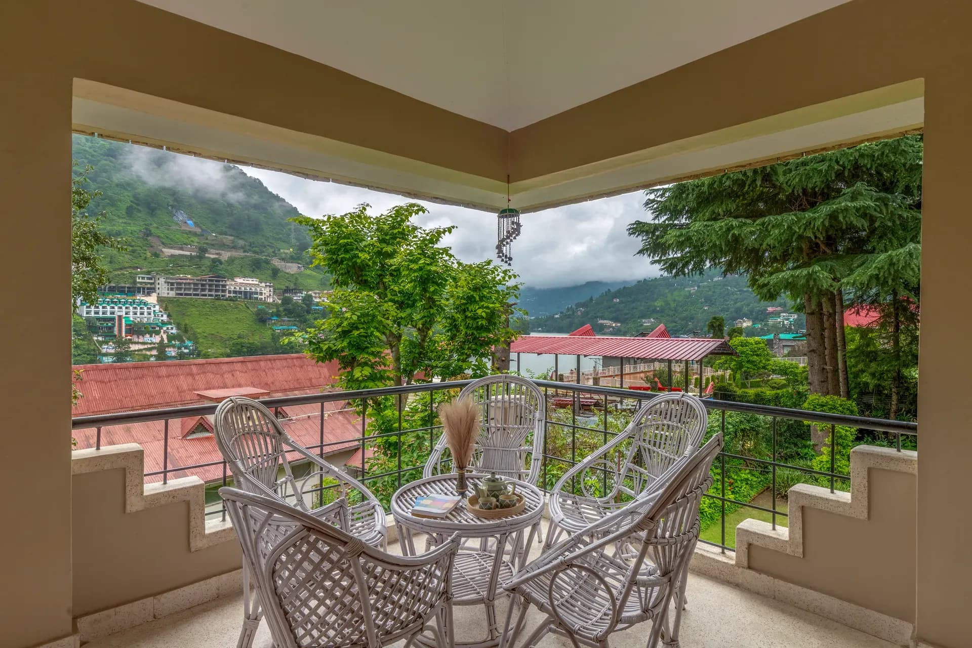 Irayna | 4-BHK | Garden & Lake View | Studio Room - Image 6