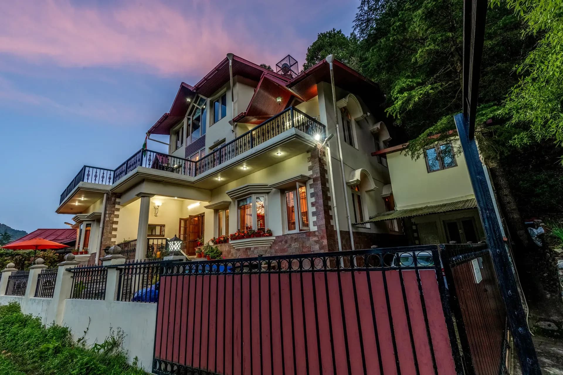 The Meadow | Elegant 3-BHK Hill Retreat With Entertainment Lounge & Terrace - Image 3