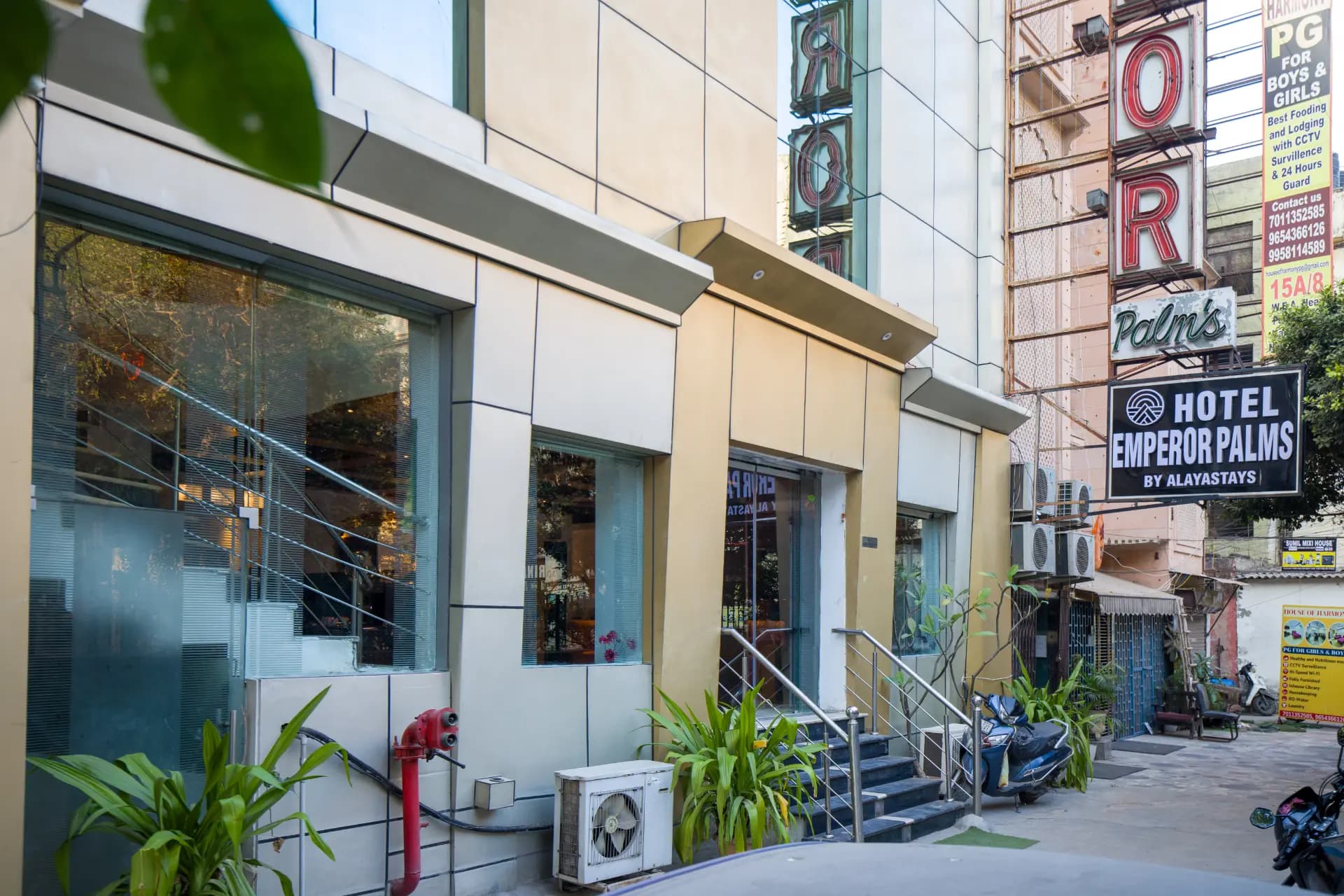 Emperor Palms | Emperor | Restaurant | Lift - Image 17