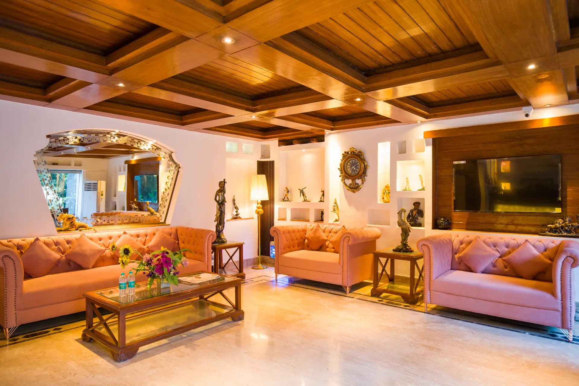 Emperor Palms | Executive | Restaurant | Lift - Image 1