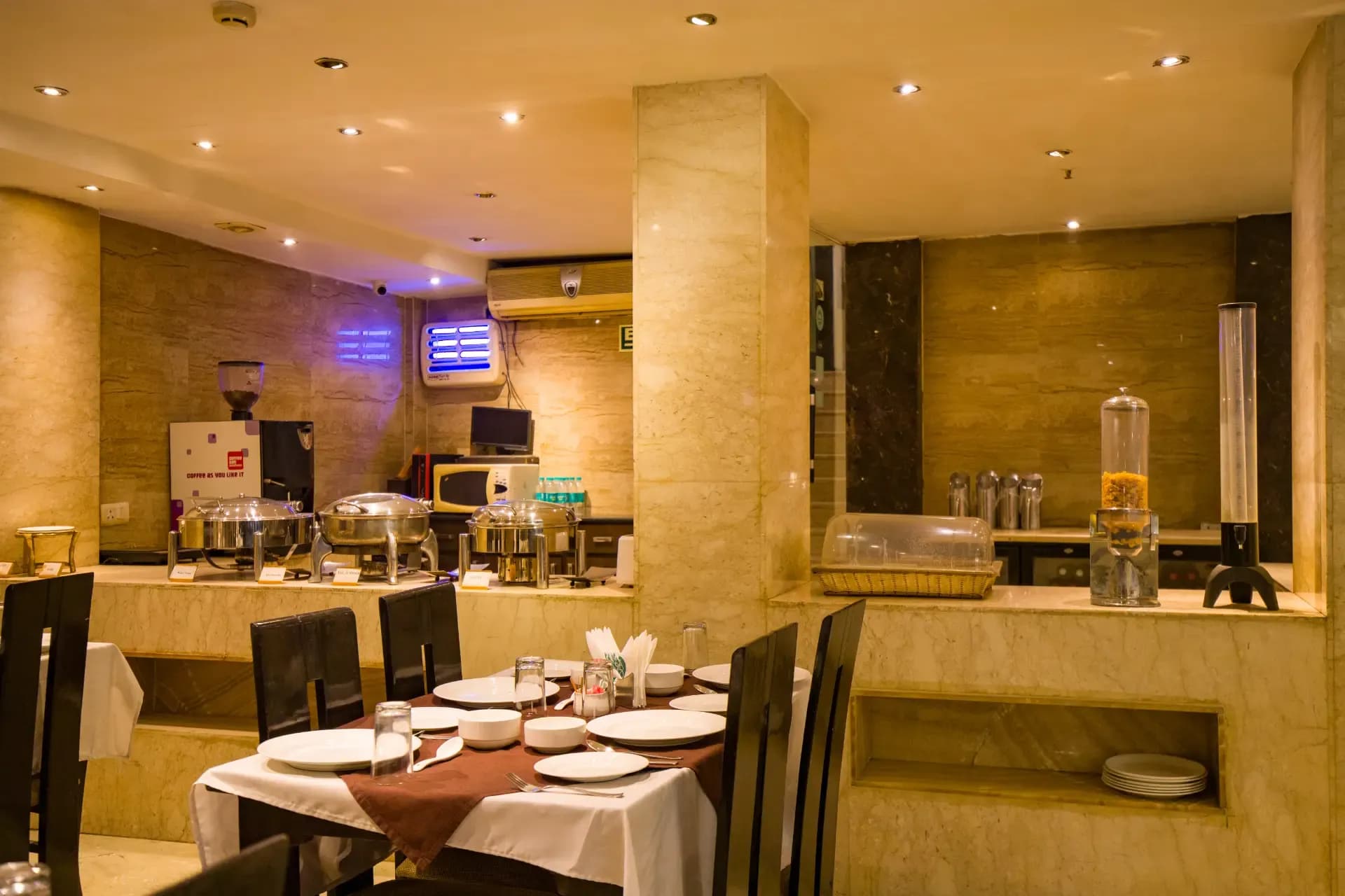 Emperor Palms | Premium | Restaurant | Lift - Image 2