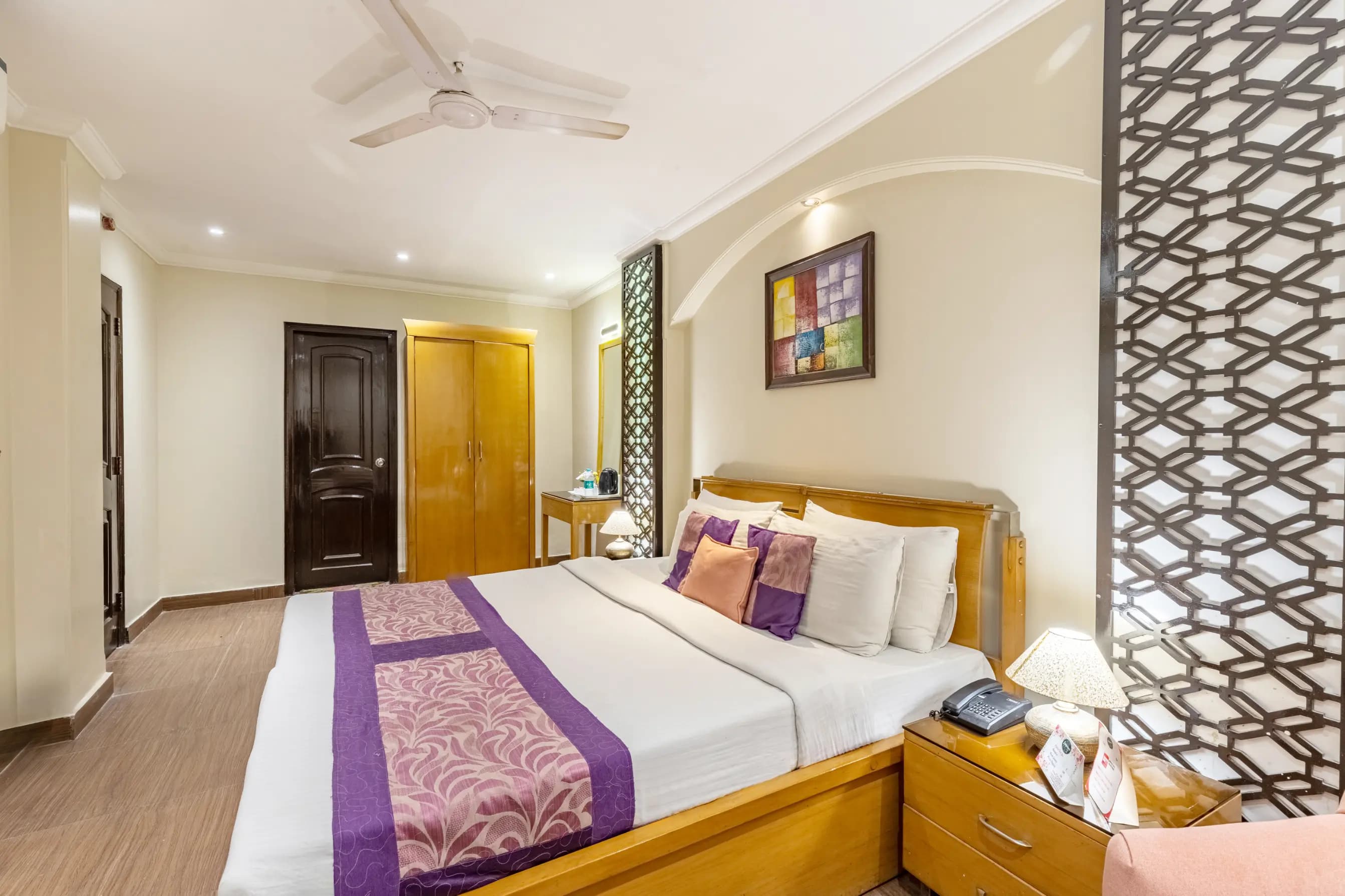 Emperor Palms | Executive | Restaurant | Lift - Image 6