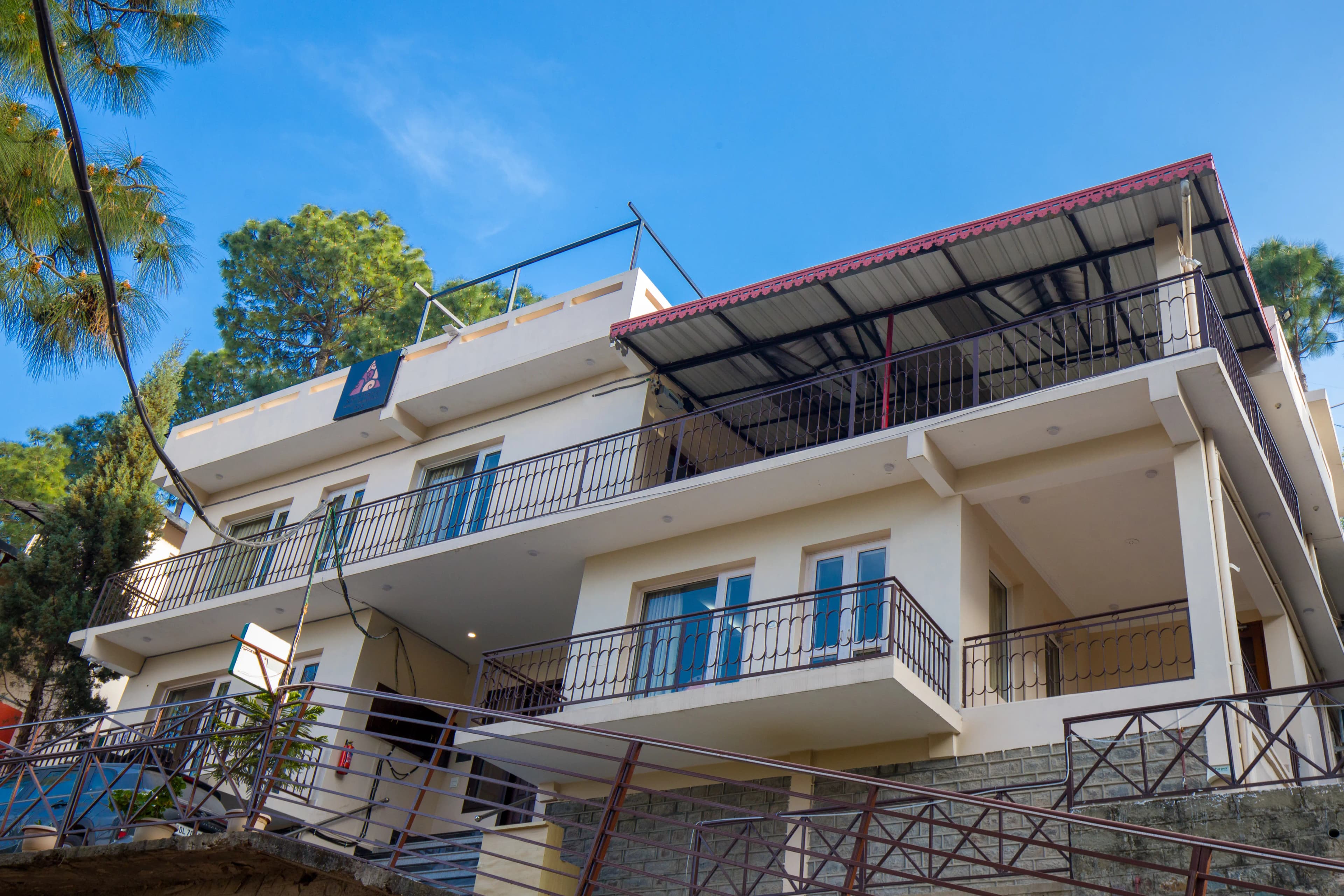 Captain’s Nest | 3-BHK Hilltop Hideaway With Garden & Scenic Views - Image 2