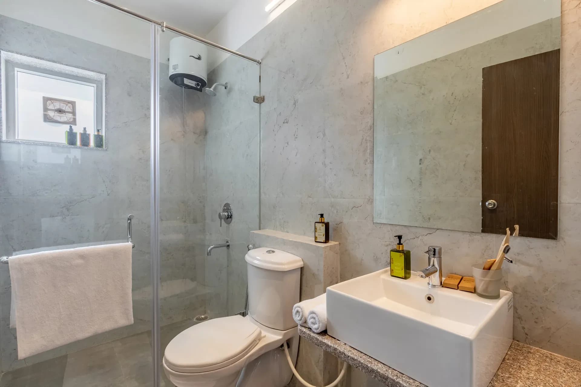 Shourya Zenna | 3-BHK | Pvt Pool & Garden | Terrace | Scenic Views - Image 28