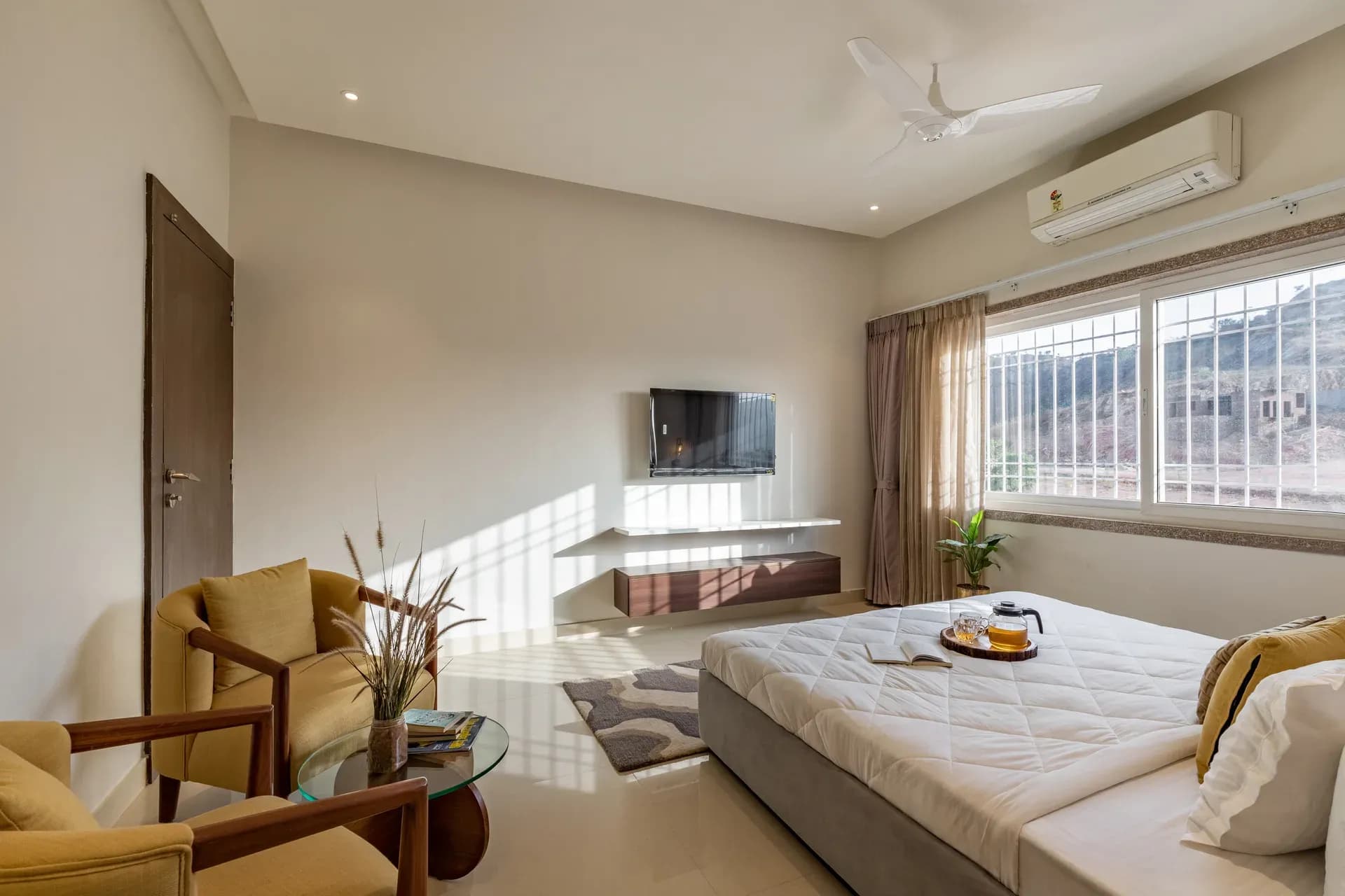 Shourya Zenna | 3-BHK | Pvt Pool & Garden | Terrace | Scenic Views - Image 23