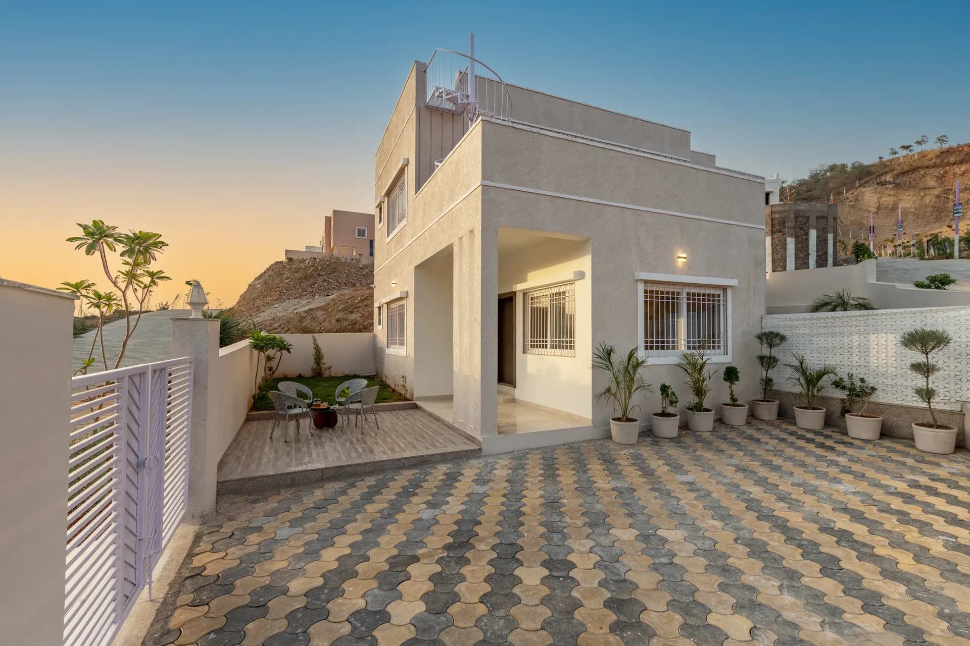 Shourya Zenna | 3-BHK | Pvt Pool & Garden | Terrace | Scenic Views - Image 30