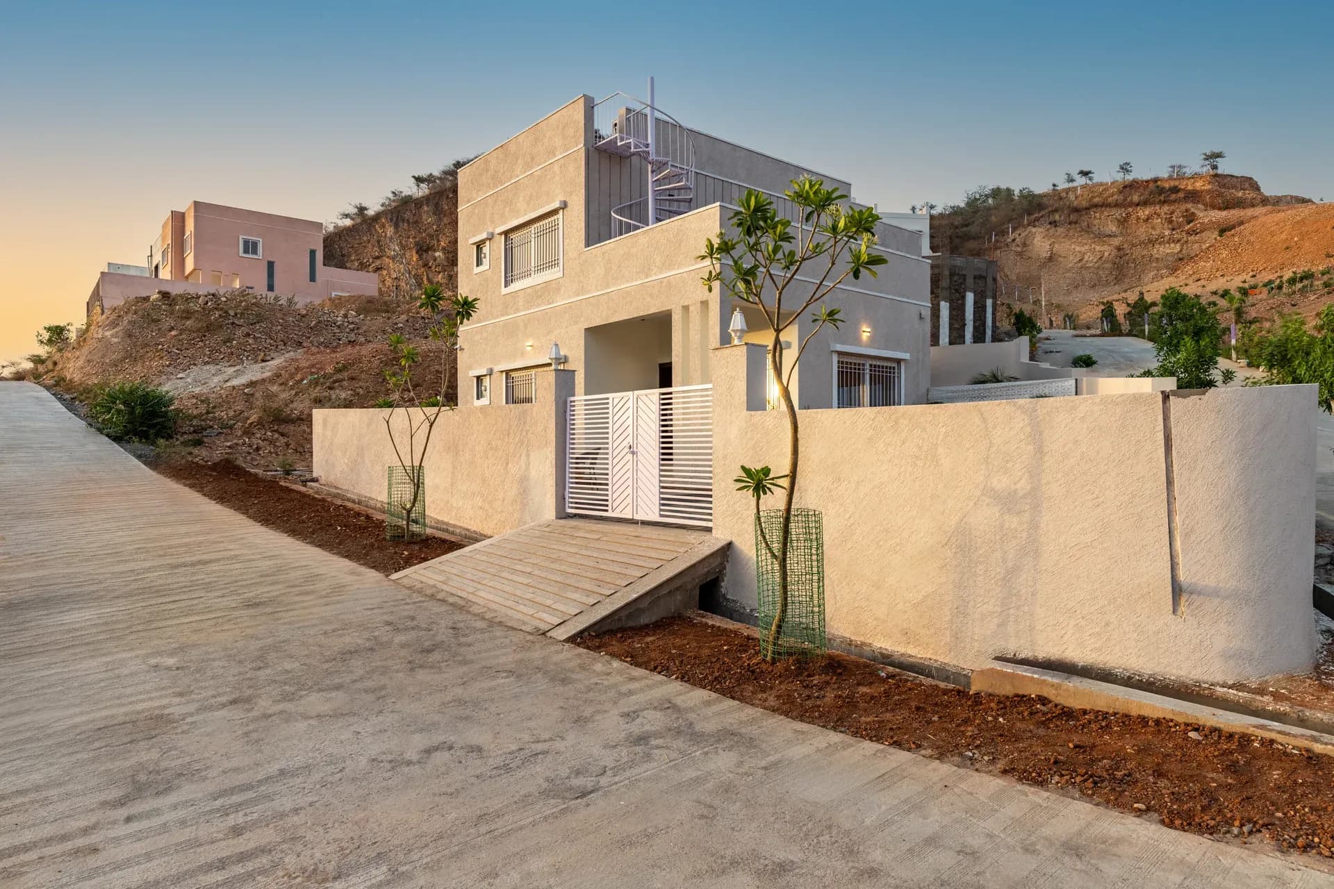 Shourya Zenna | 3-BHK | Pvt Pool & Garden | Terrace | Scenic Views - Image 2