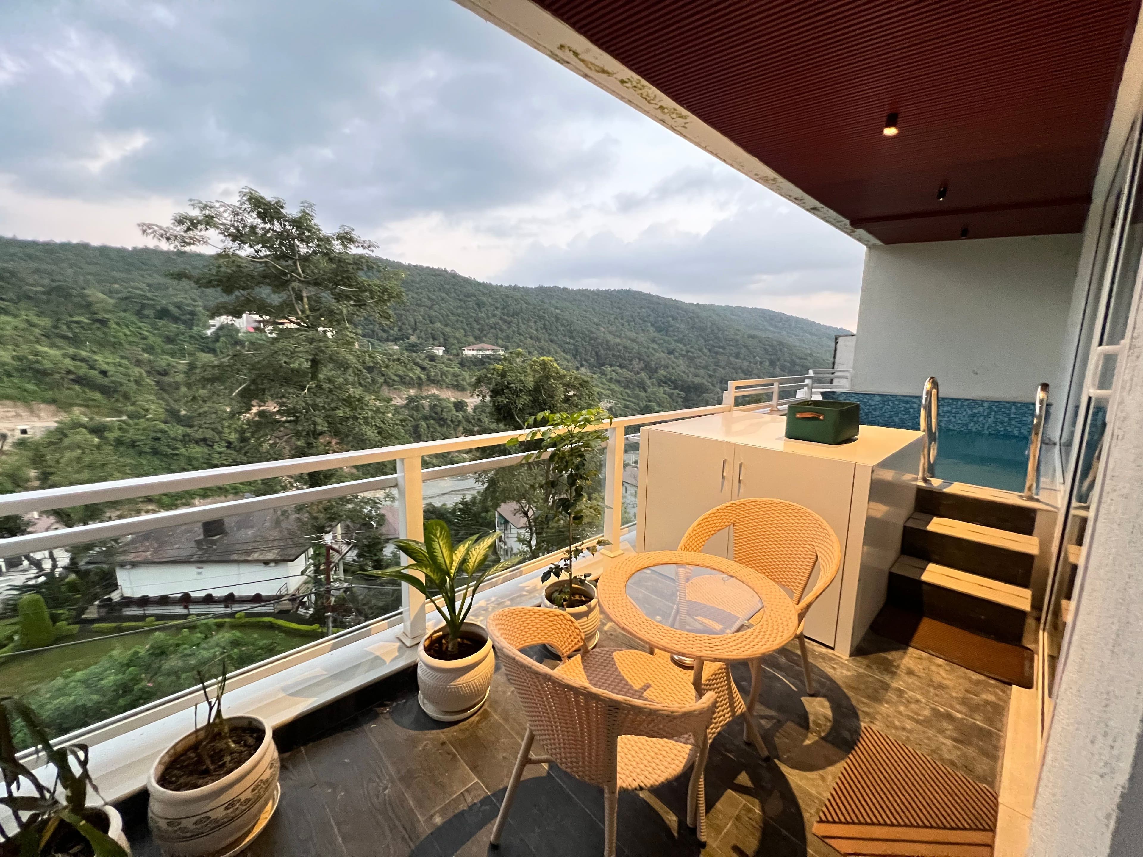 Udgam Vilas 3-BHK With Jacuzzi | Pet-friendly Hillside Apartment With Lift Near Robber’s Cave - Image 2