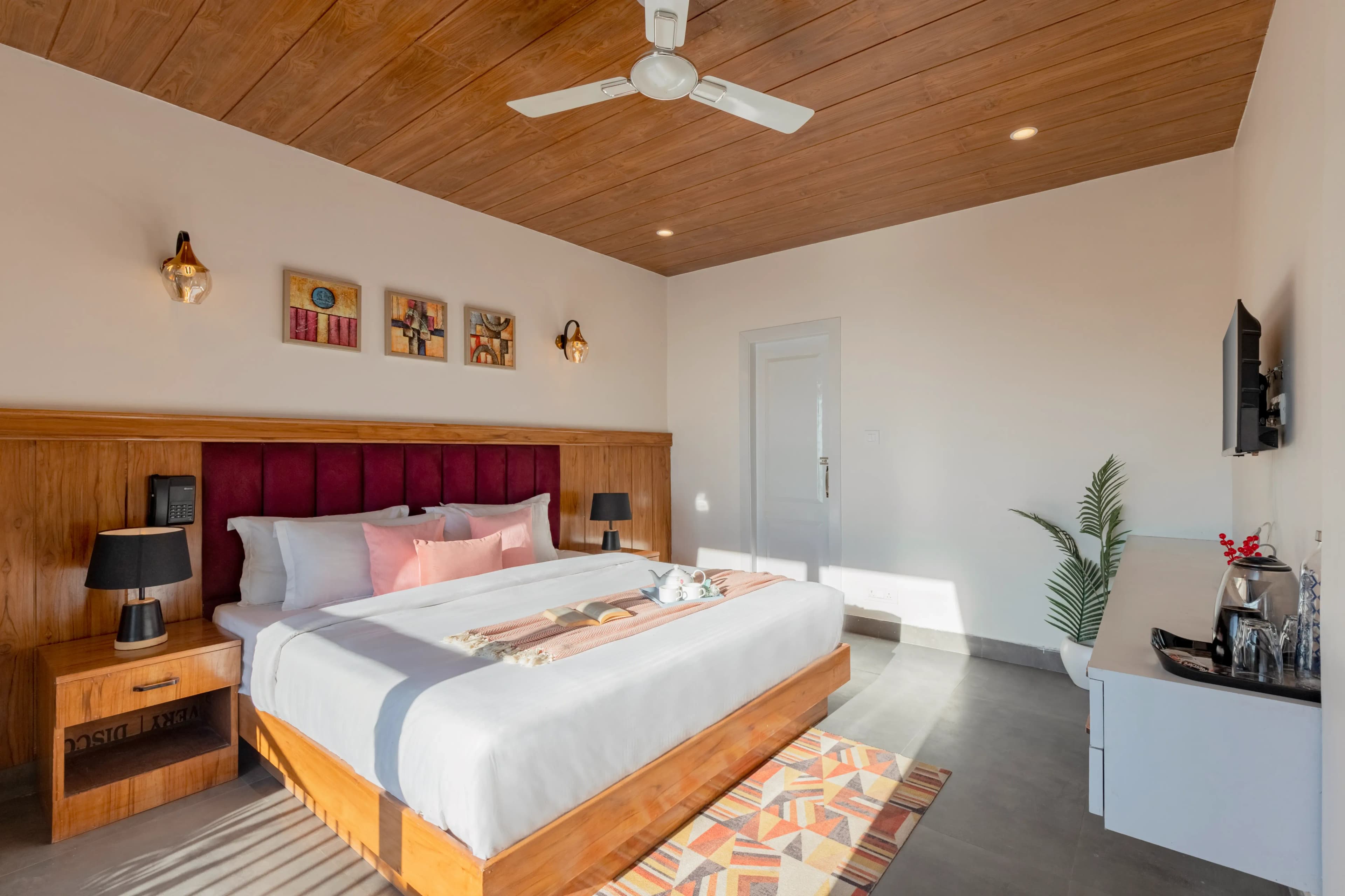 Evara | 2-BHK Pet-friendly Hideaway With Balcony, Fireplace & Views - Image 16