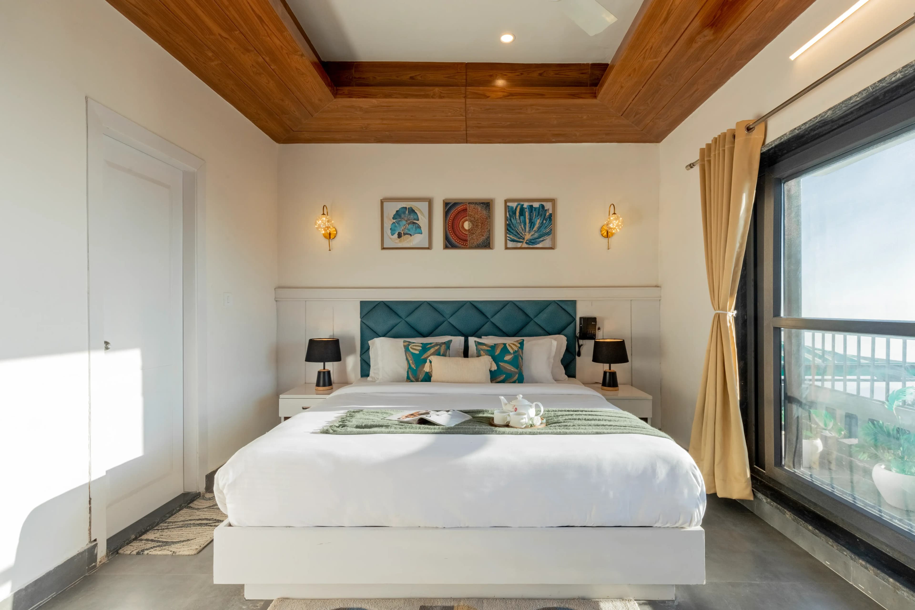 Evara | 2-BHK Pet-friendly Hideaway With Balcony, Fireplace & Views - Image 21