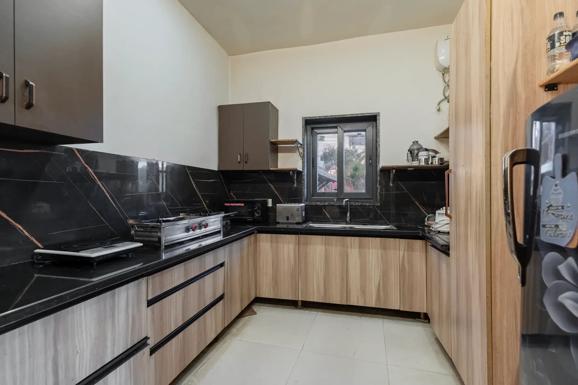 Evara | Serene Pet-friendly 4-BHK Hill Retreat W/ Balcony, Fireplace & Scenic Views - Image 20